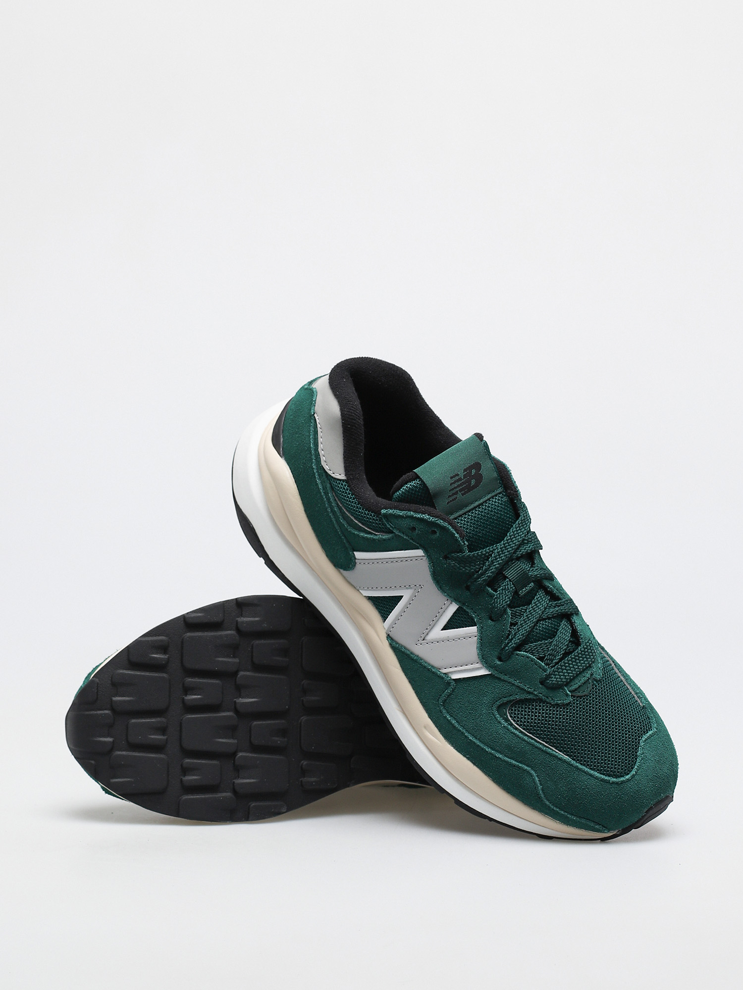 New Balance 5740 Shoes (green rain cloud)