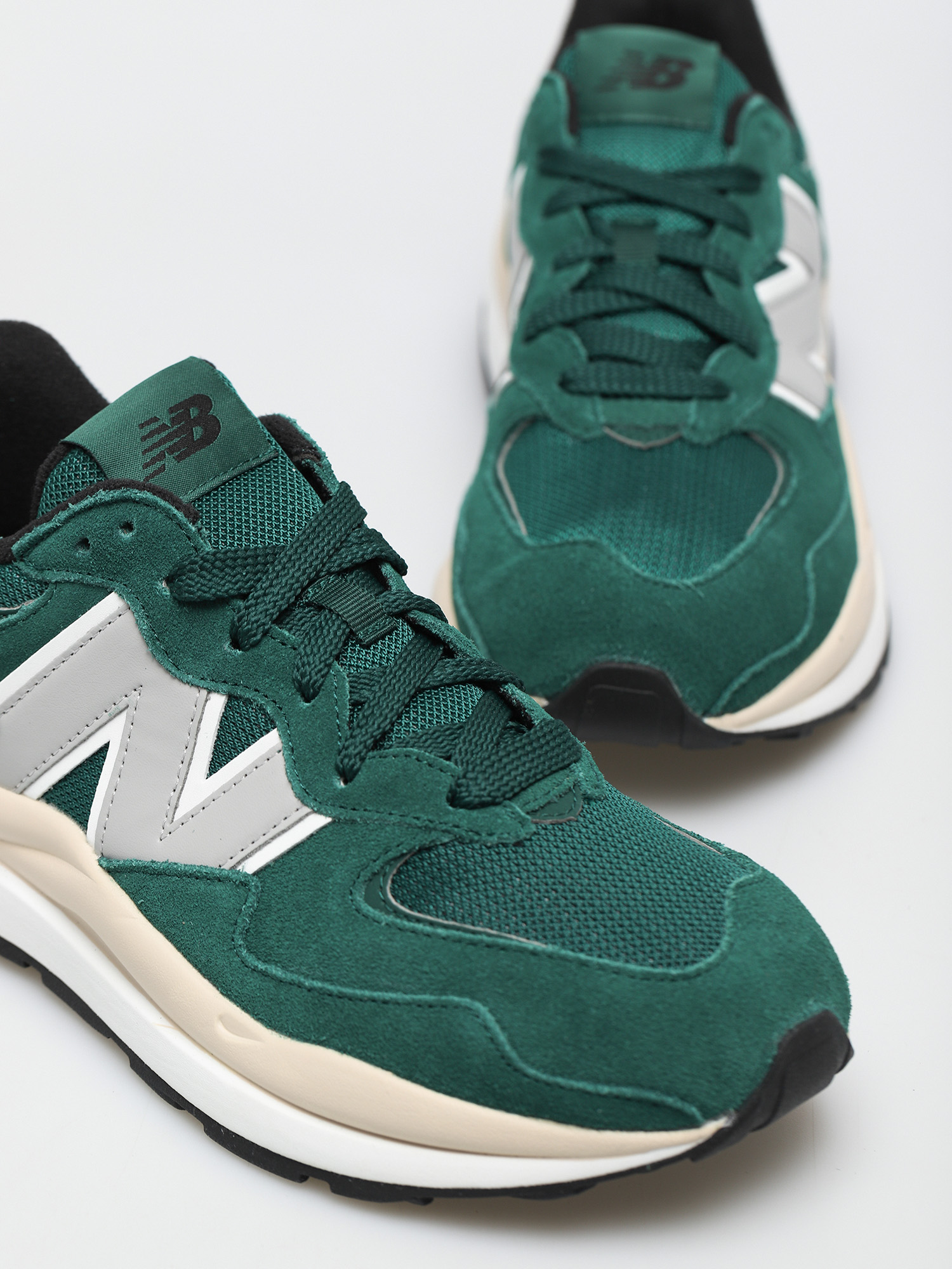 New Balance 5740 Shoes (green rain cloud)