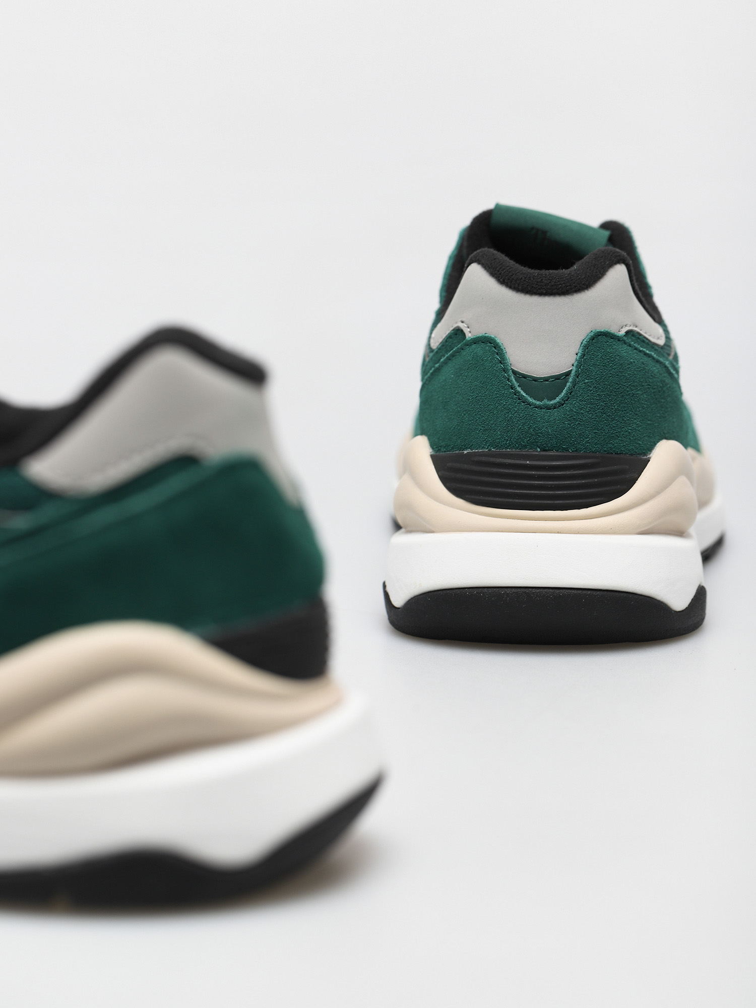 New Balance 5740 Shoes (green rain cloud)