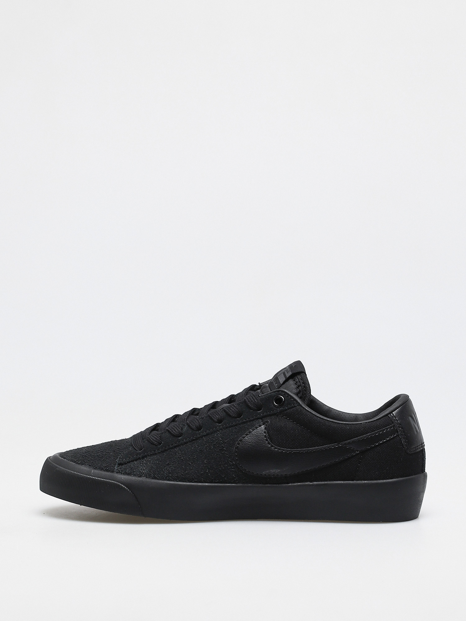 Nike blazer low sb black hotsell