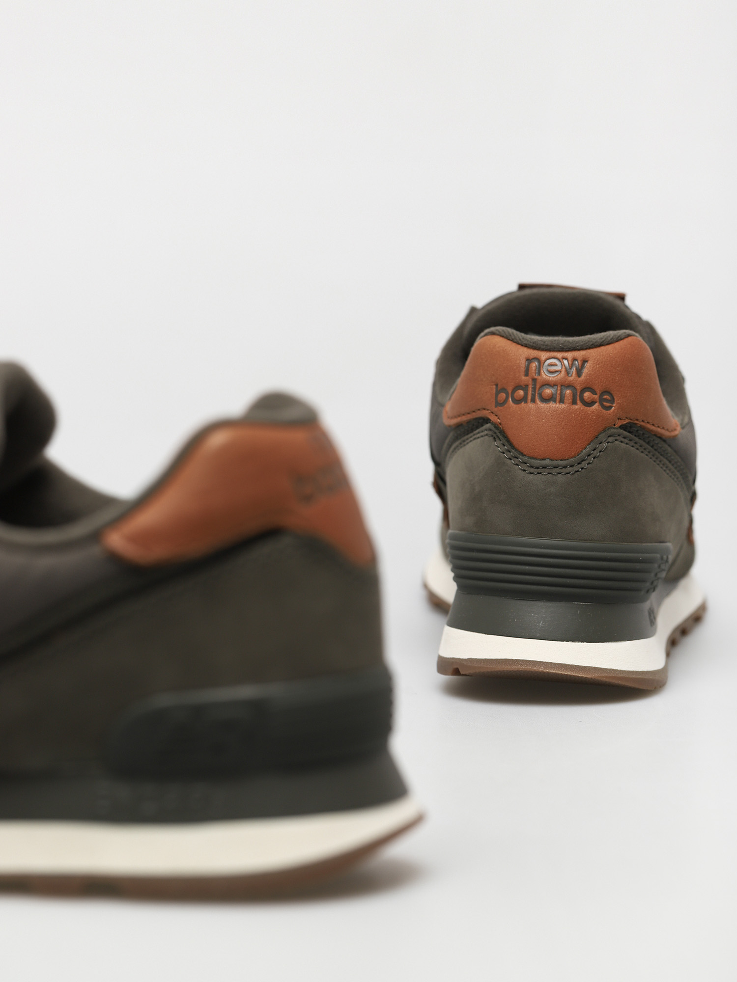 New Balance 574 Shoes (defense green)