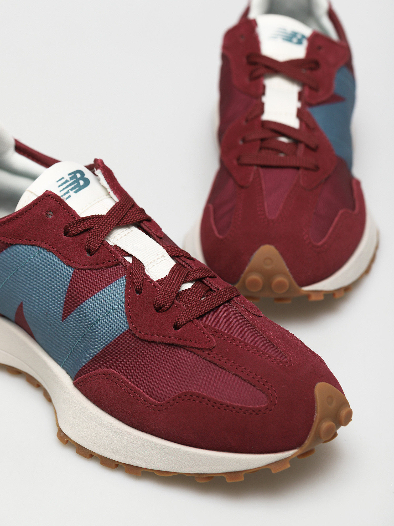 New Balance 327 Shoes (red)