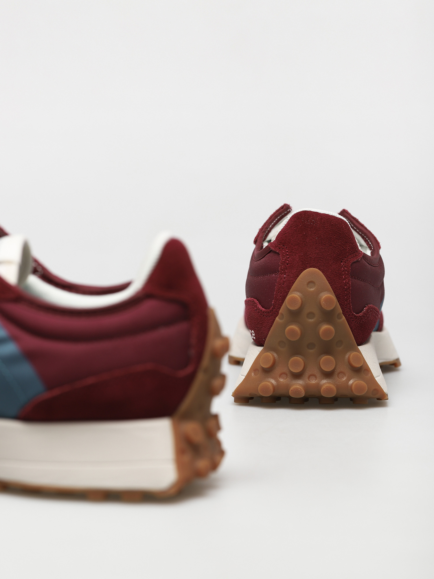 New Balance 327 Shoes (red)