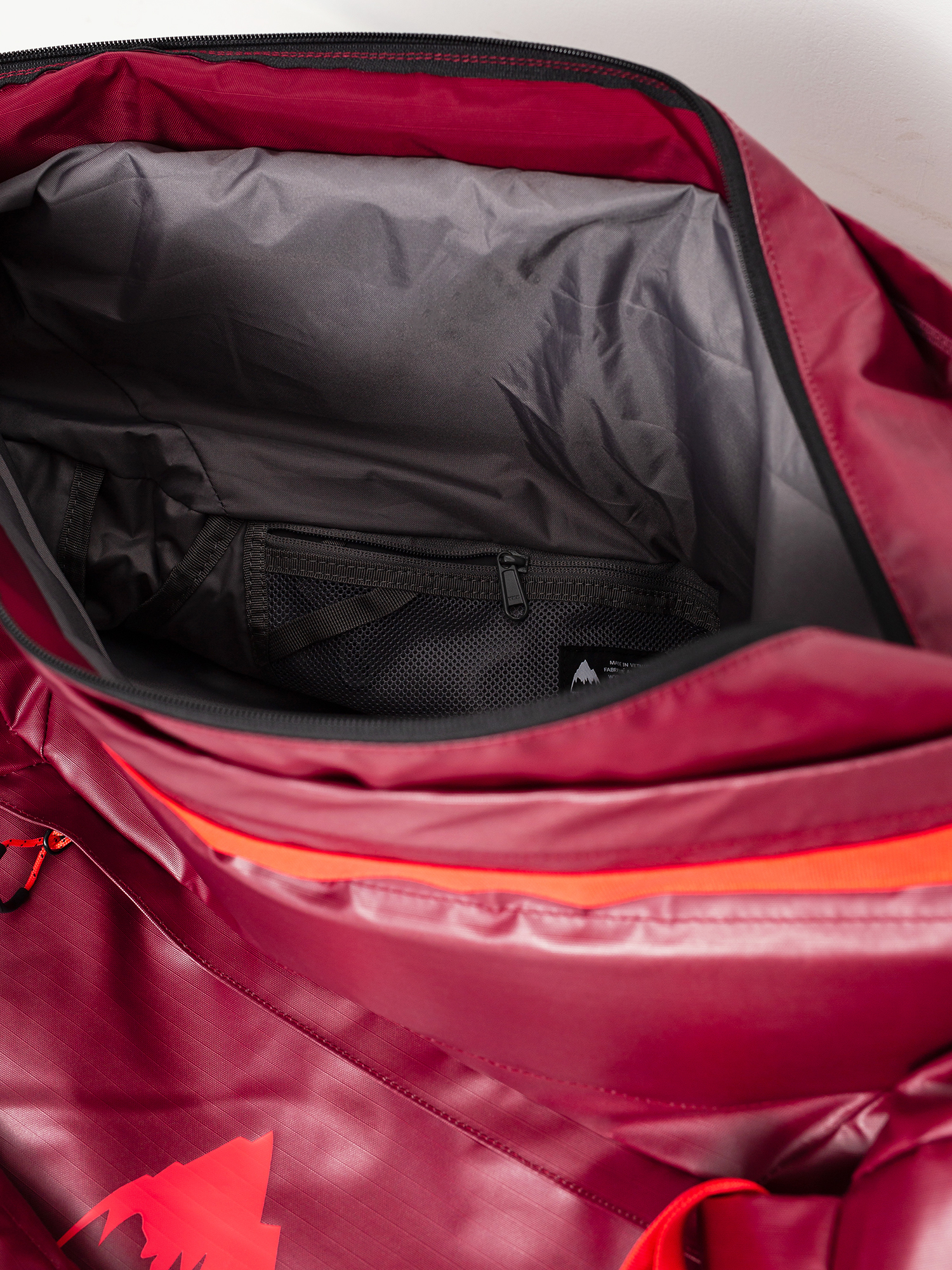 Burton Multipath 60L Expandable Duffel Bag (mulled berry coated)