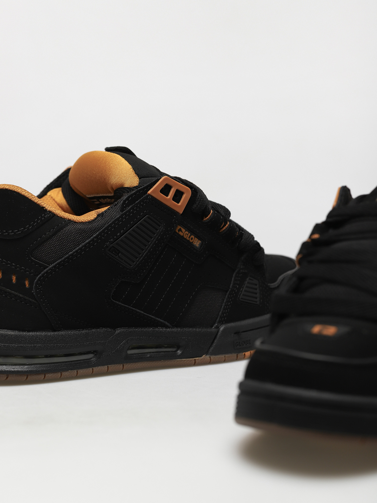 Globe Sabre Shoes (black/toffee)
