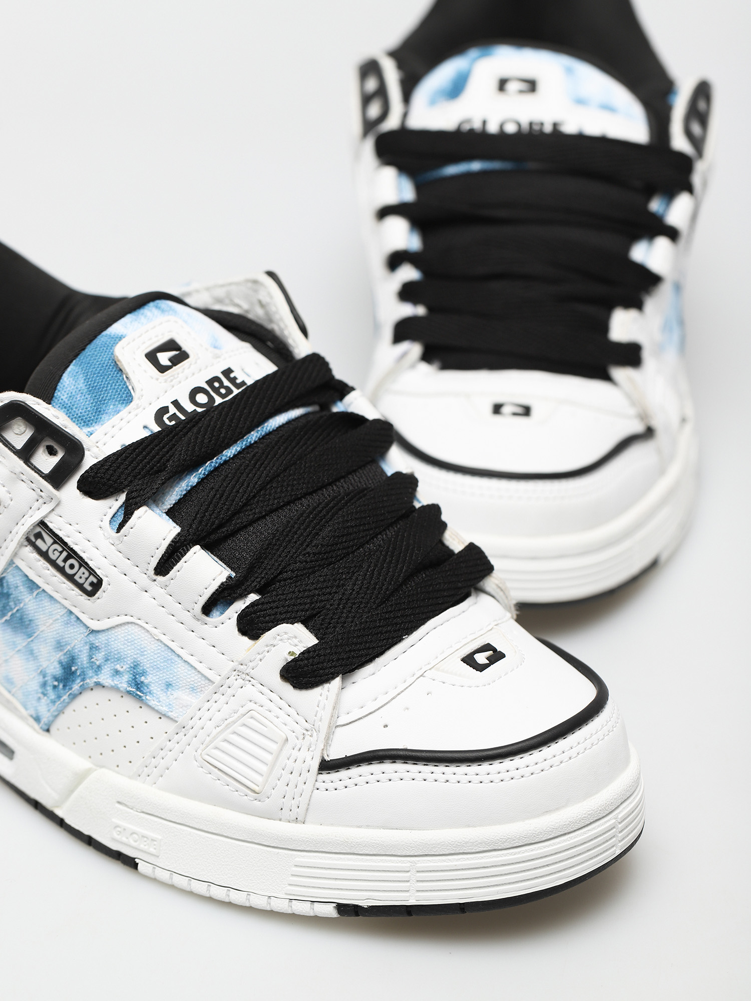 Globe Sabre Shoes (blizzard tie dye)