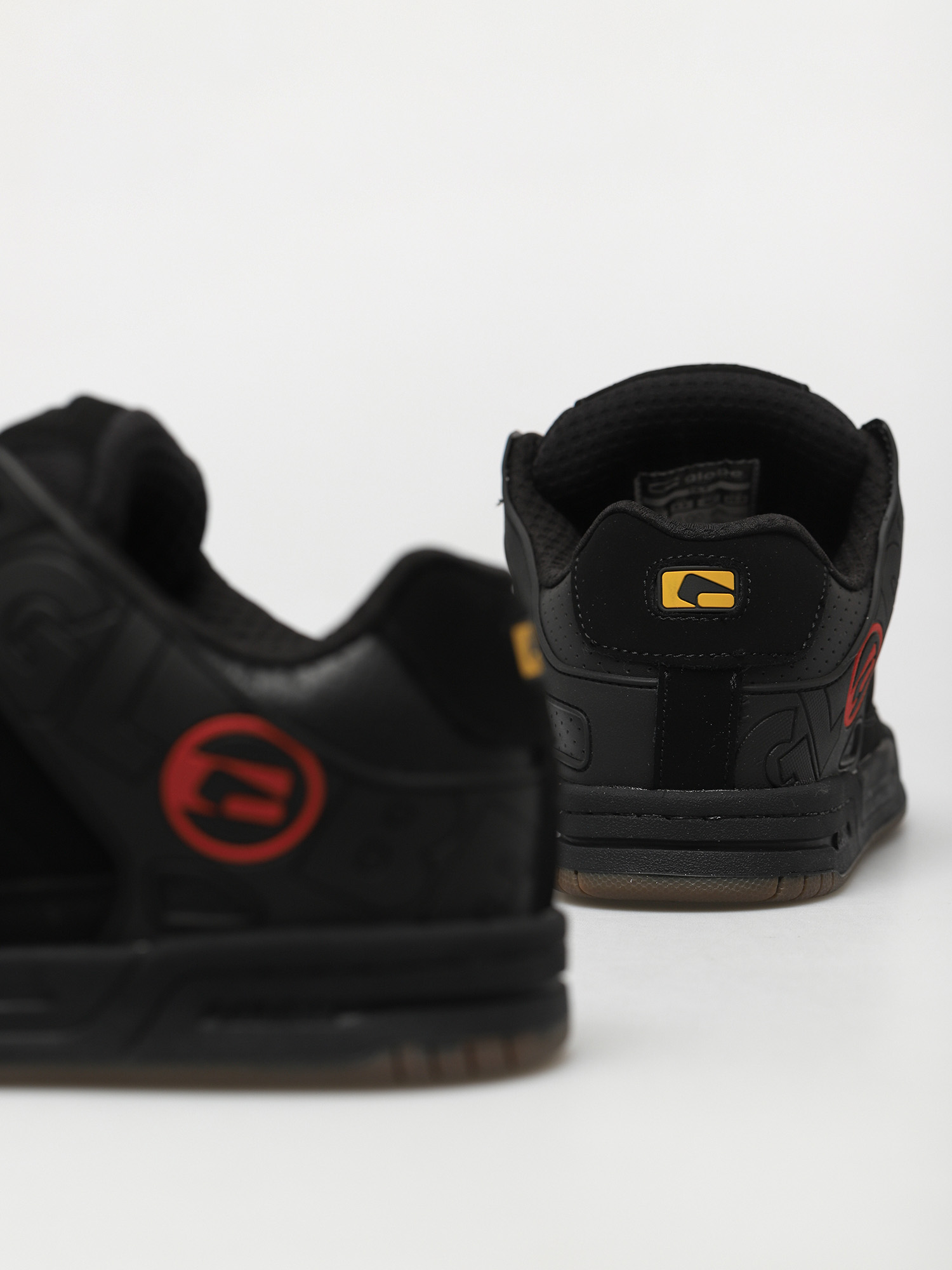 Globe Tilt Shoes (black rasta)