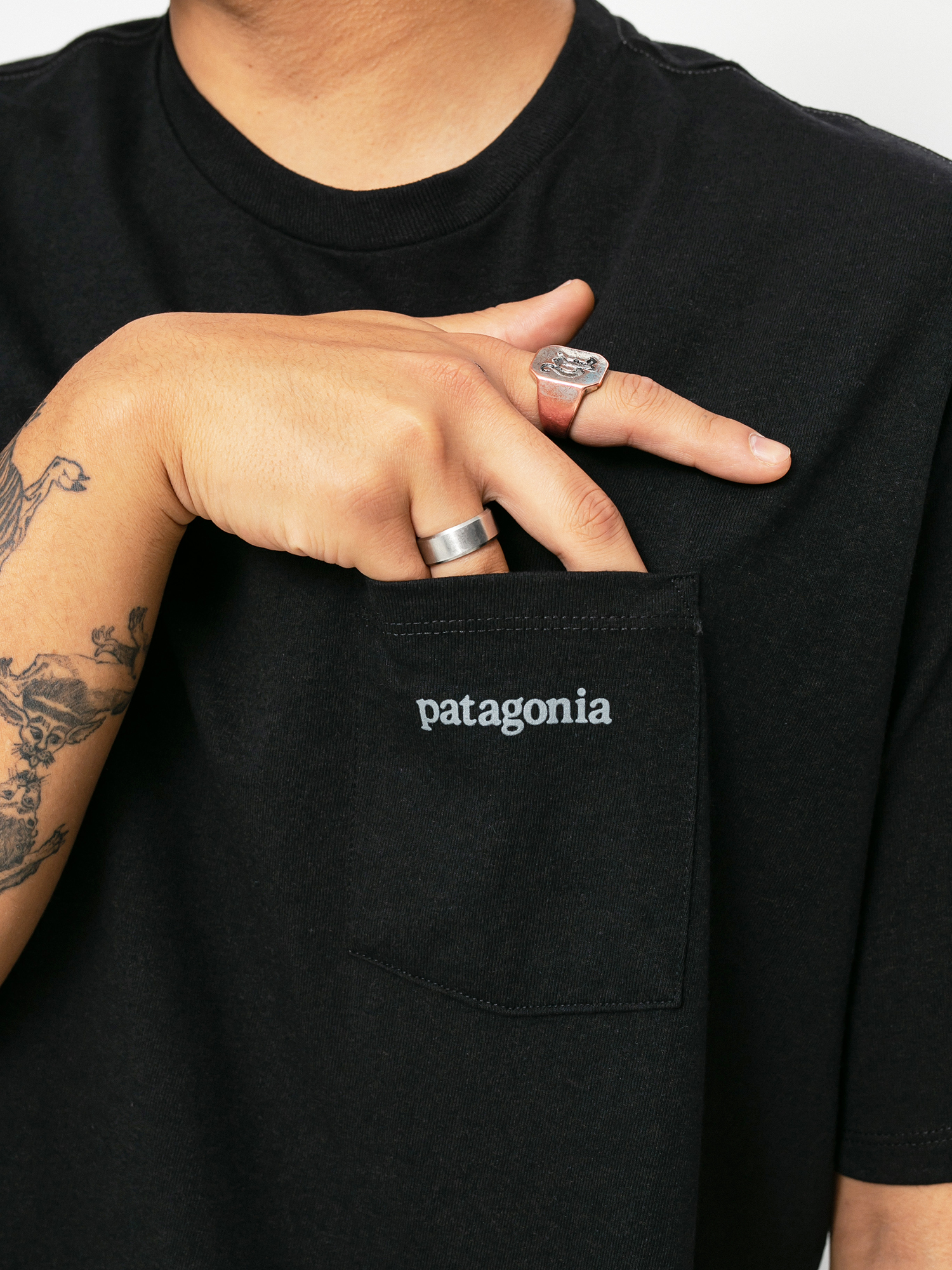 Patagonia Line Logo Ridge Pocket Responsibili T-shirt (black)
