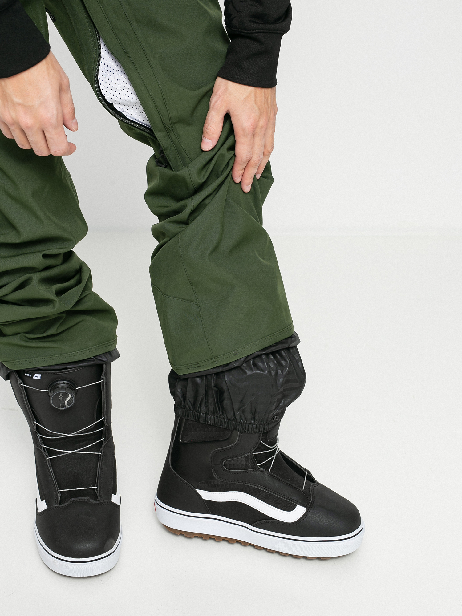 Mens Volcom Freakin Snow Chino Snowboard pants (saturated green)