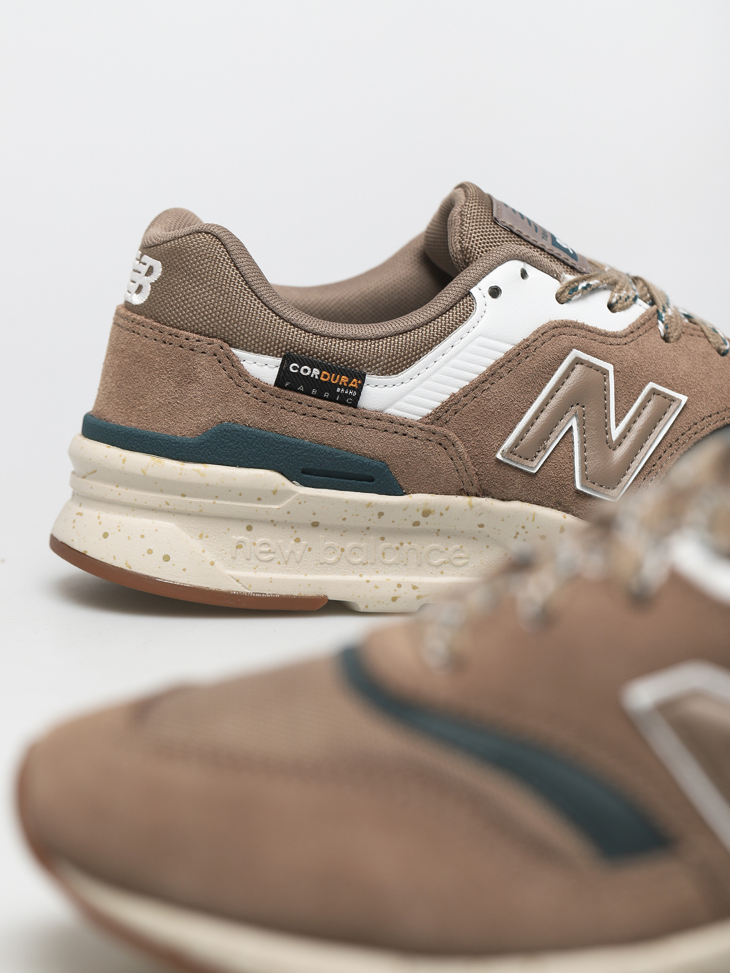 new balance 609 classic brown