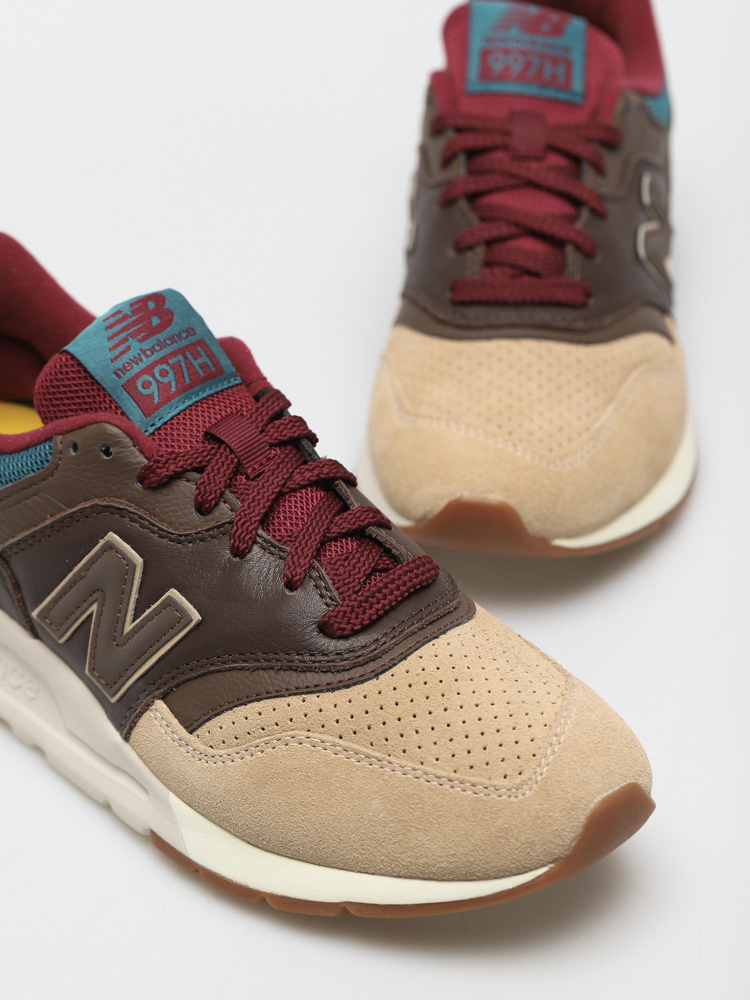 New Balance 997 Shoes (brown)
