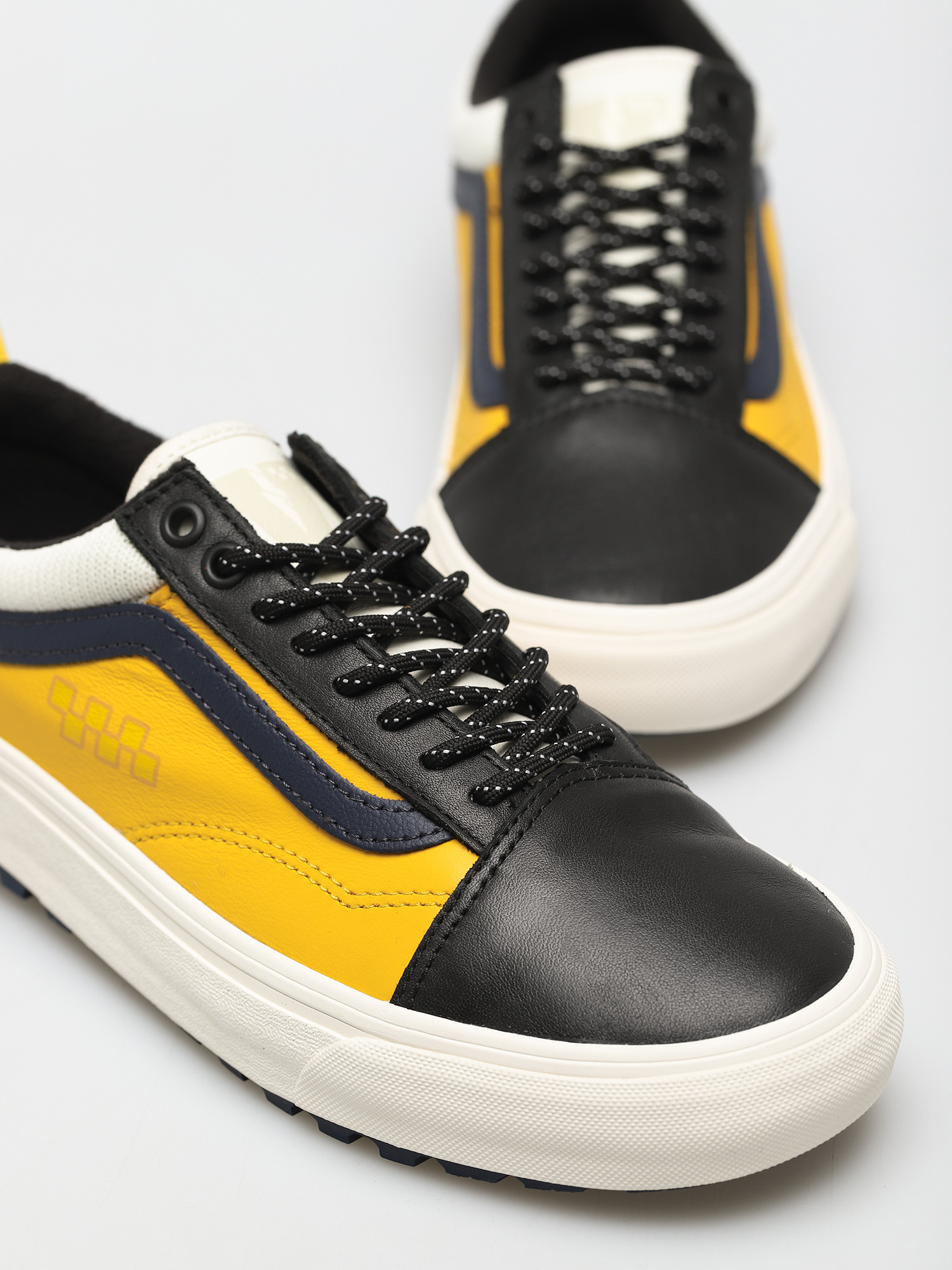 Vans Old Skool MTE 1 Shoes (varsity black/spectra yellow)