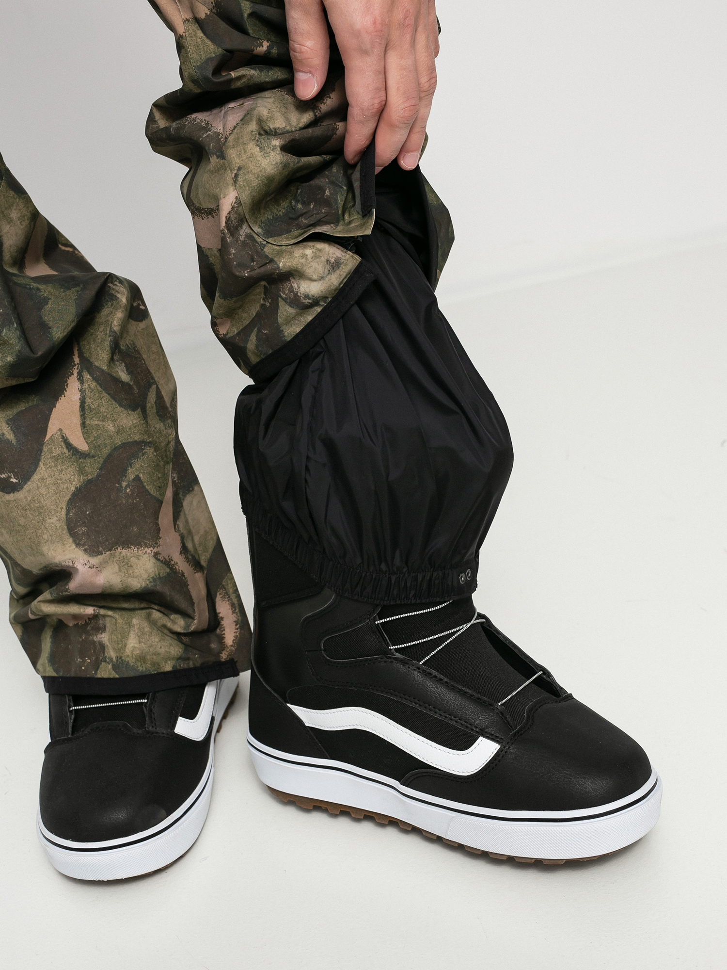 Mens Burton Ak Gore Tex Cyclic Snowboard pants (victor camo)