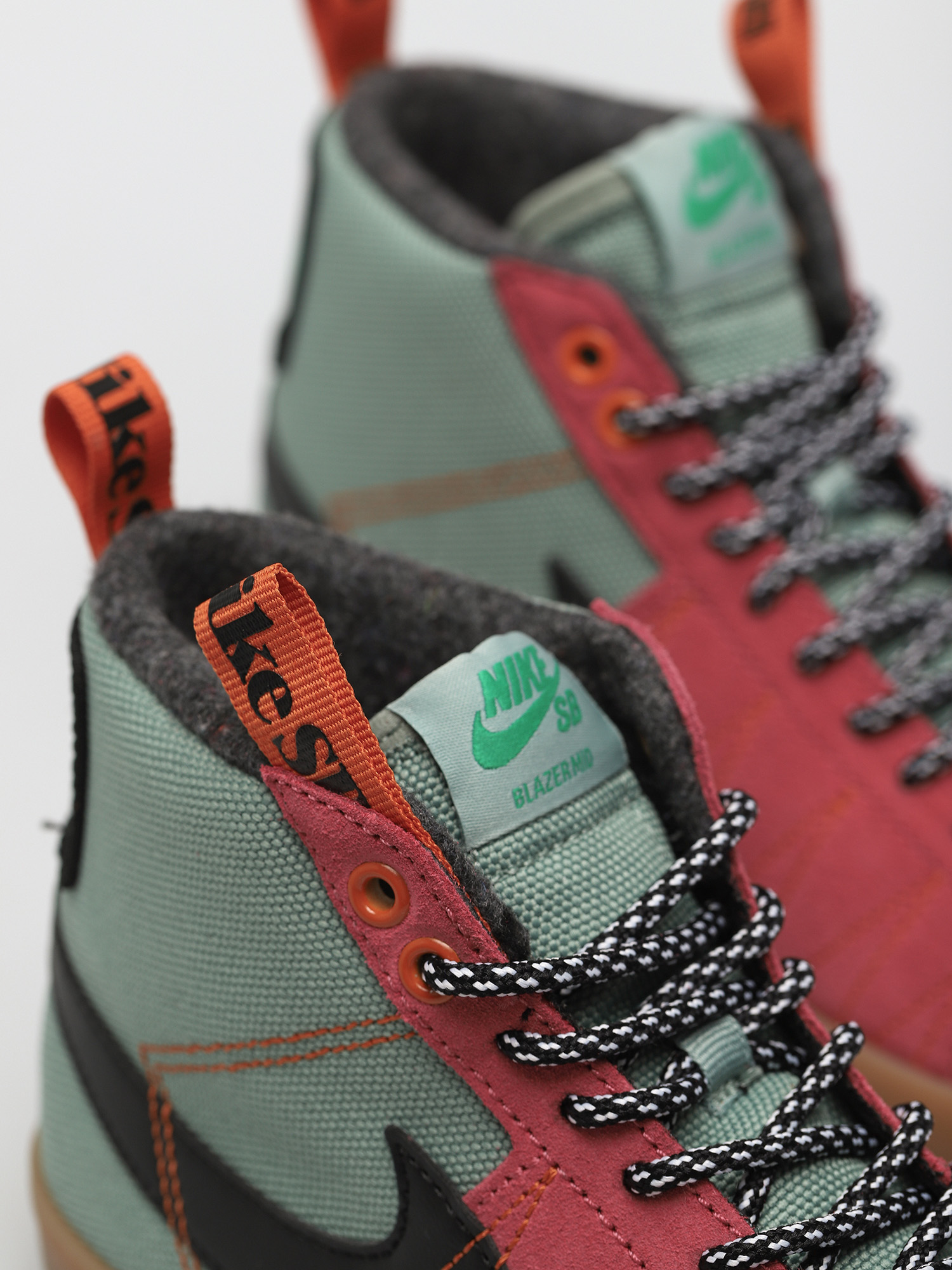 Nike SB Zoom Blazer Mid Premium Shoes (jade smoke/black white sport spice)