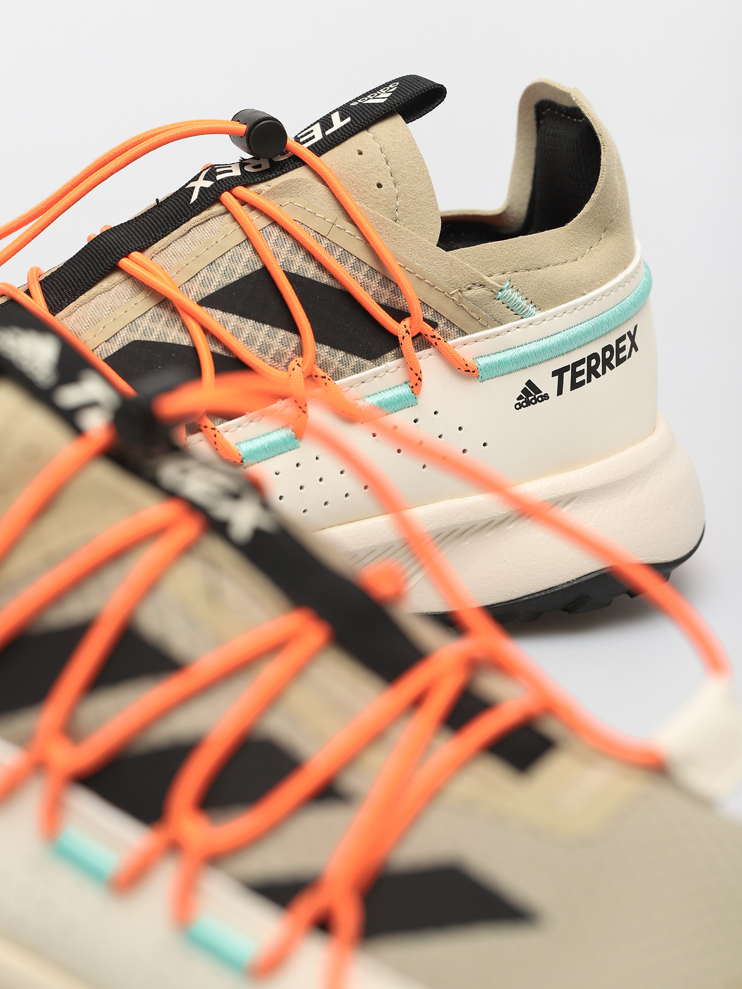 adidas Originals Terrex Voyager 21 Shoes (savann/cblack/scrora)