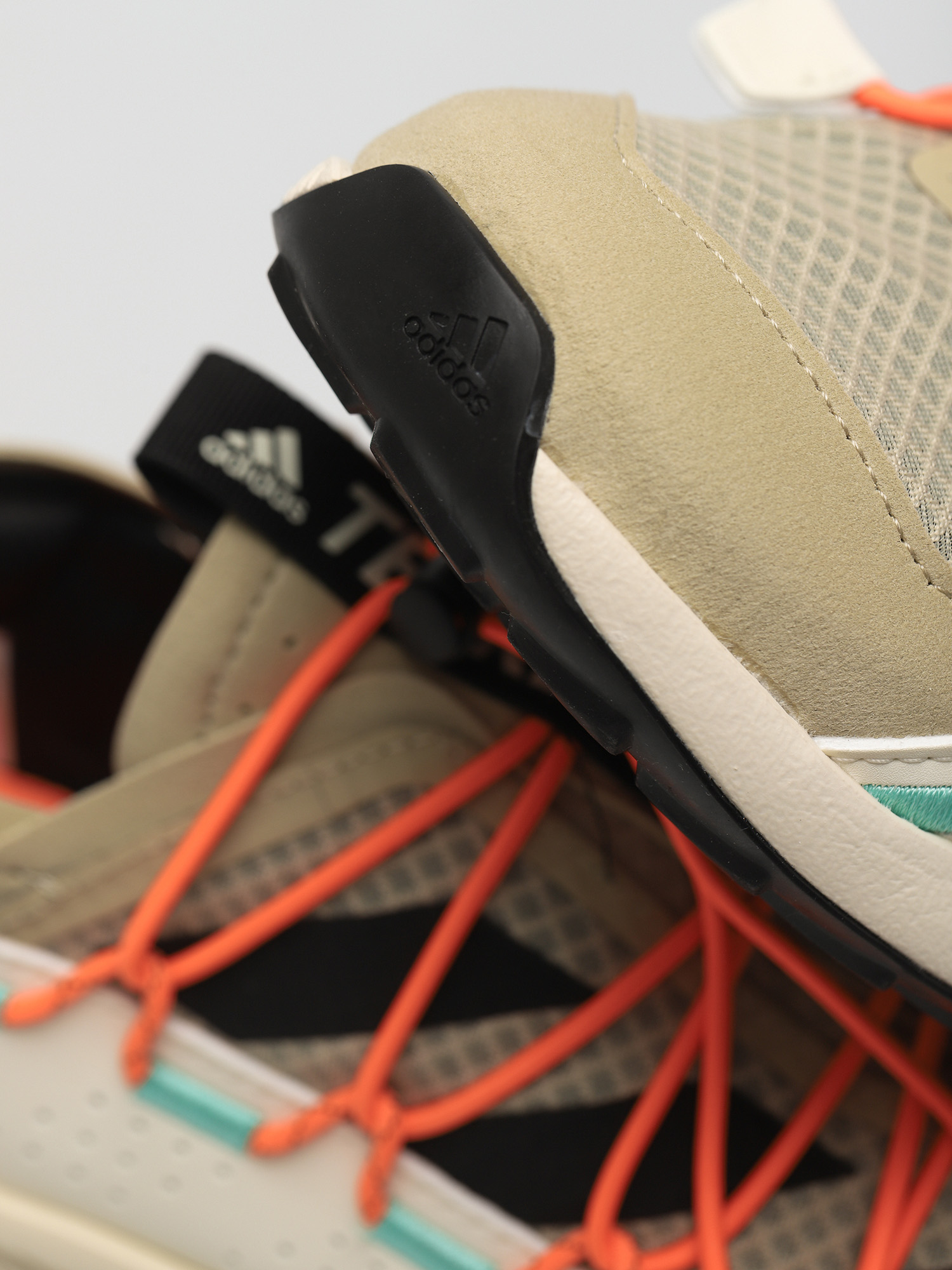 adidas Originals Terrex Voyager 21 Shoes (savann/cblack/scrora)