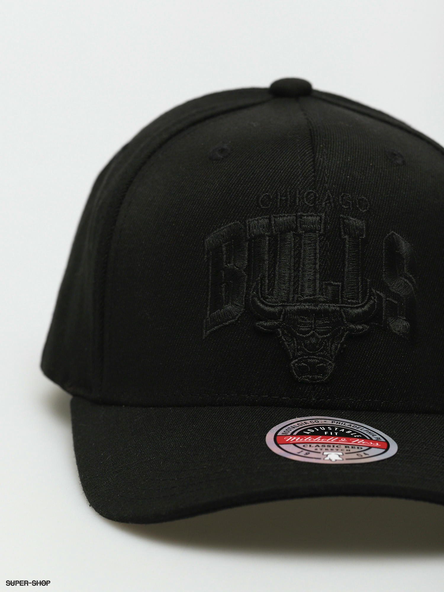 bulls mitchell and ness cap