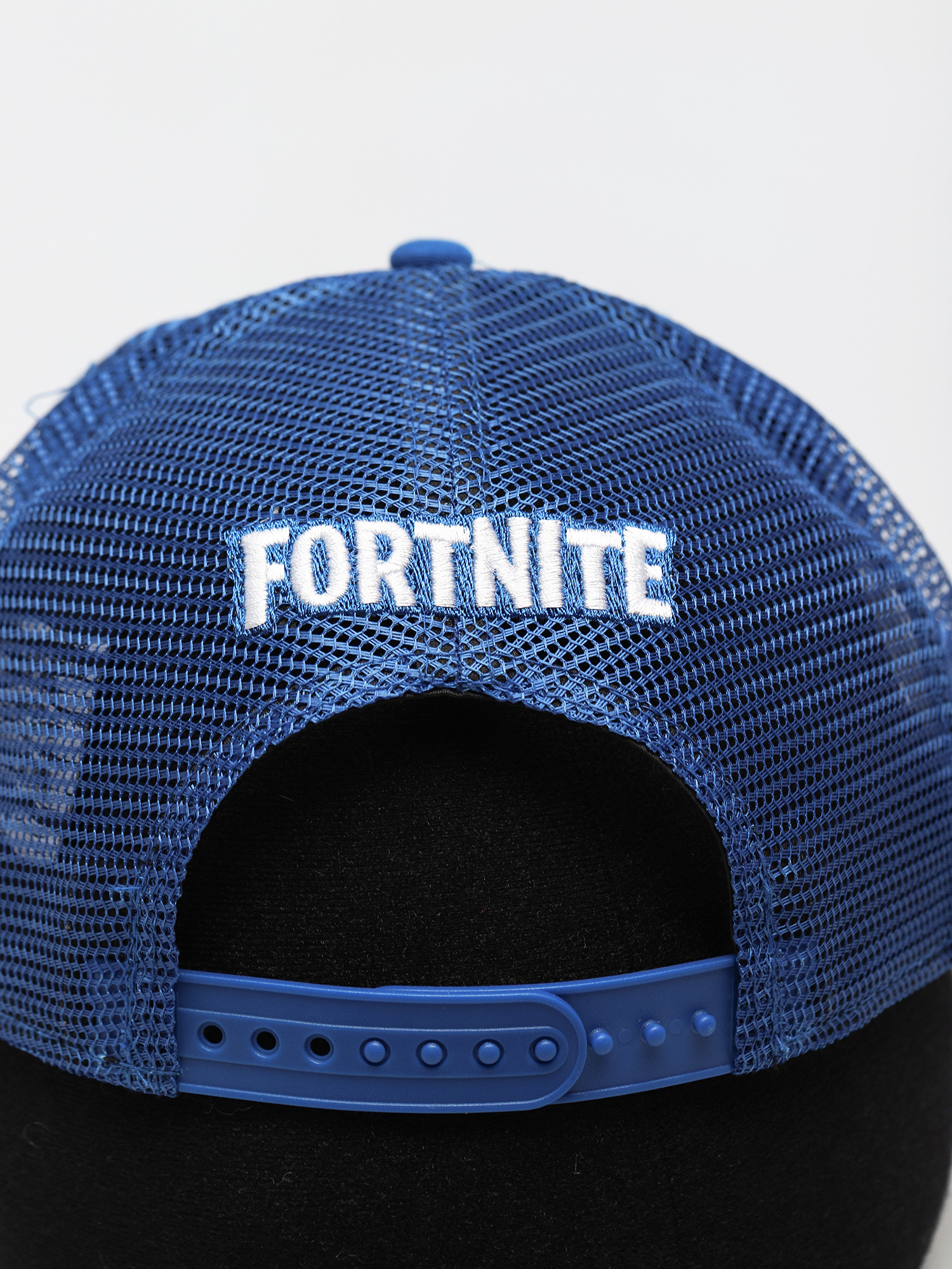 New Era Fortnite Battle Bus Trucker Cap (white/blue)