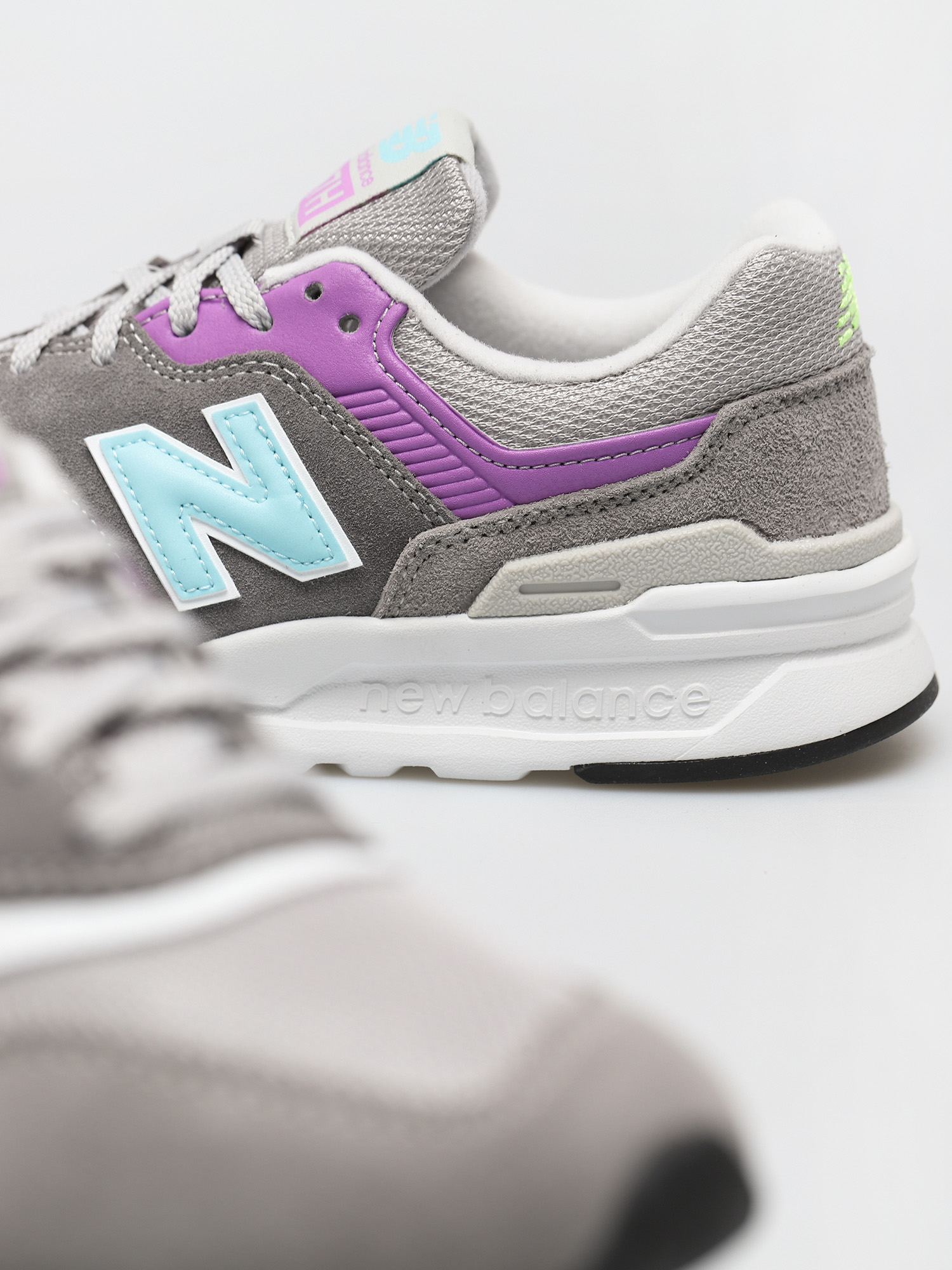 New Balance 997 Shoes Wmn (grey/purple)