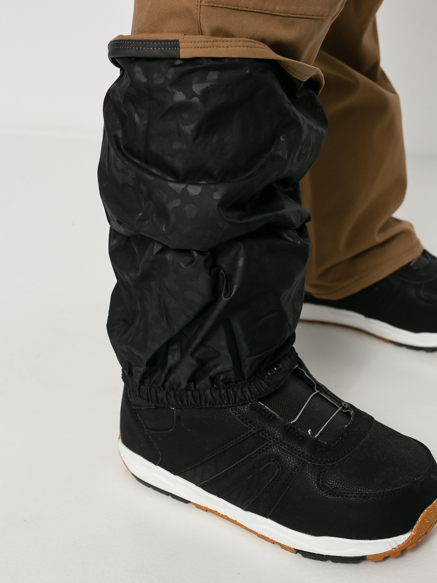 Damen Volcom Swift Bib Overall Snowboardhose (coffee)