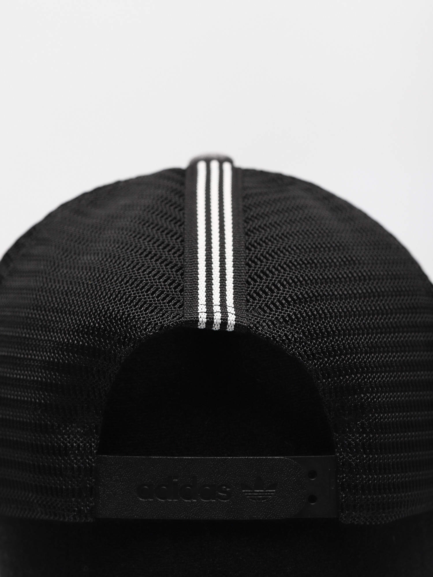 adidas Originals Curved Trucker Cap (black)