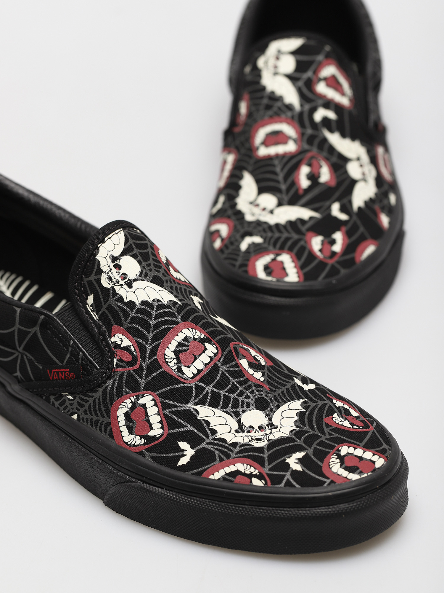 Vans Classic Slip On Shoes (glow frights/blk/blk)