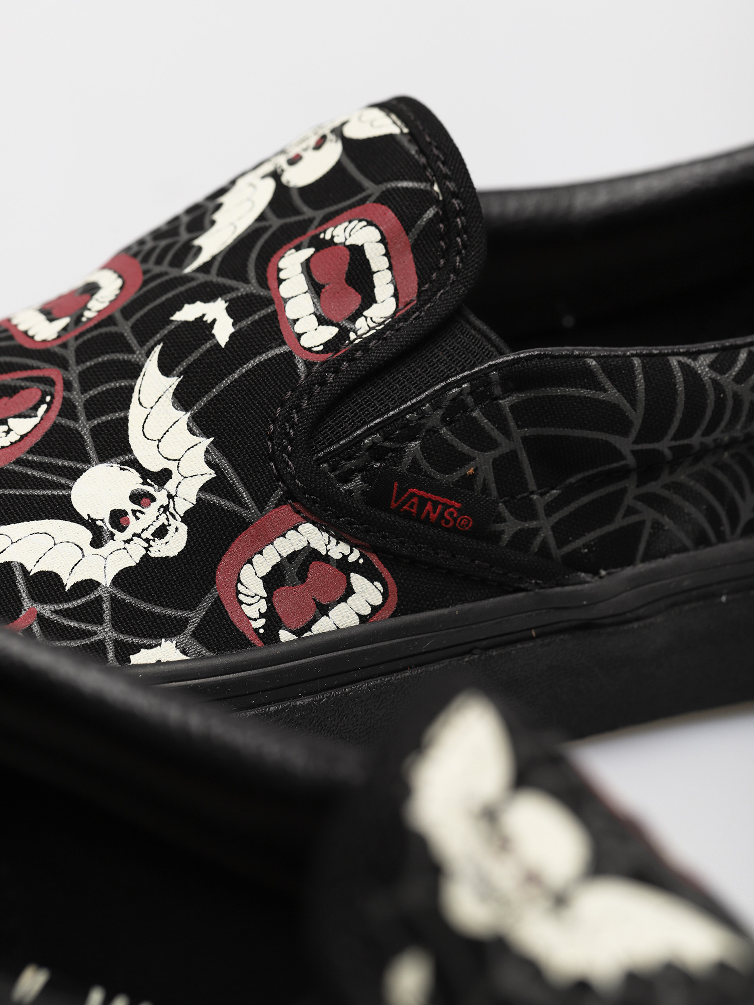 Vans Classic Slip On Shoes (glow frights/blk/blk)