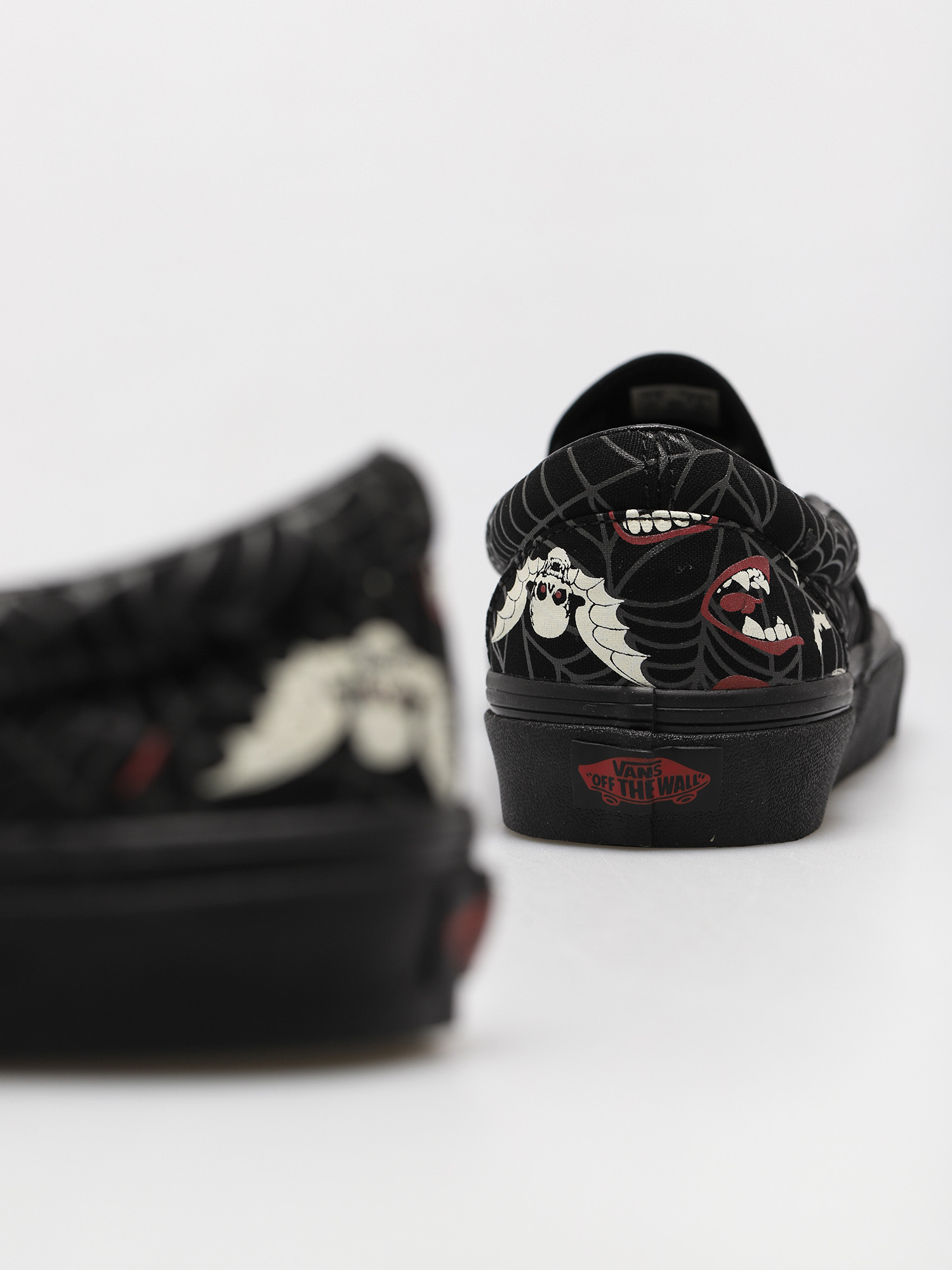 Vans Classic Slip On Shoes (glow frights/blk/blk)