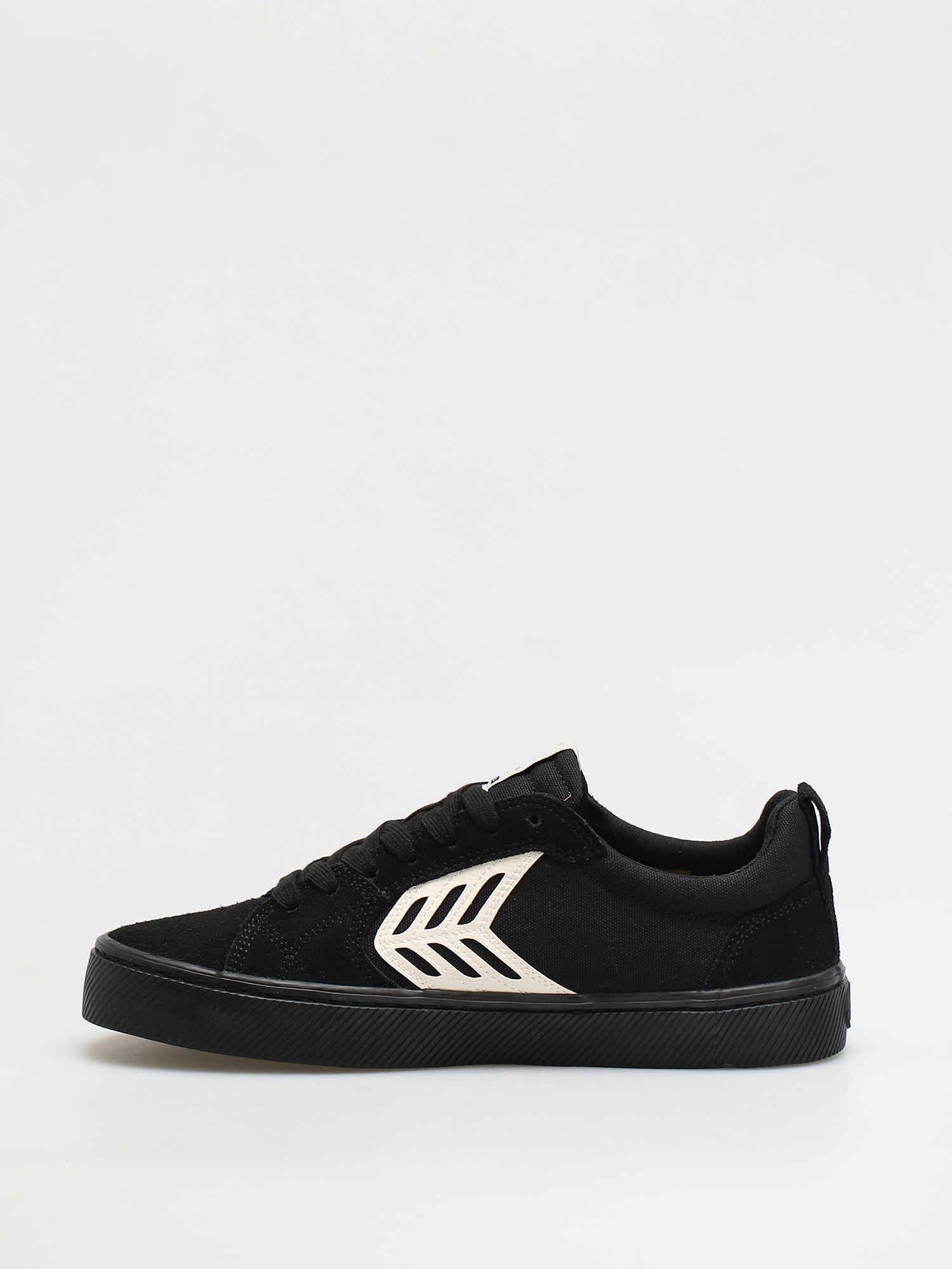 cariuma all black