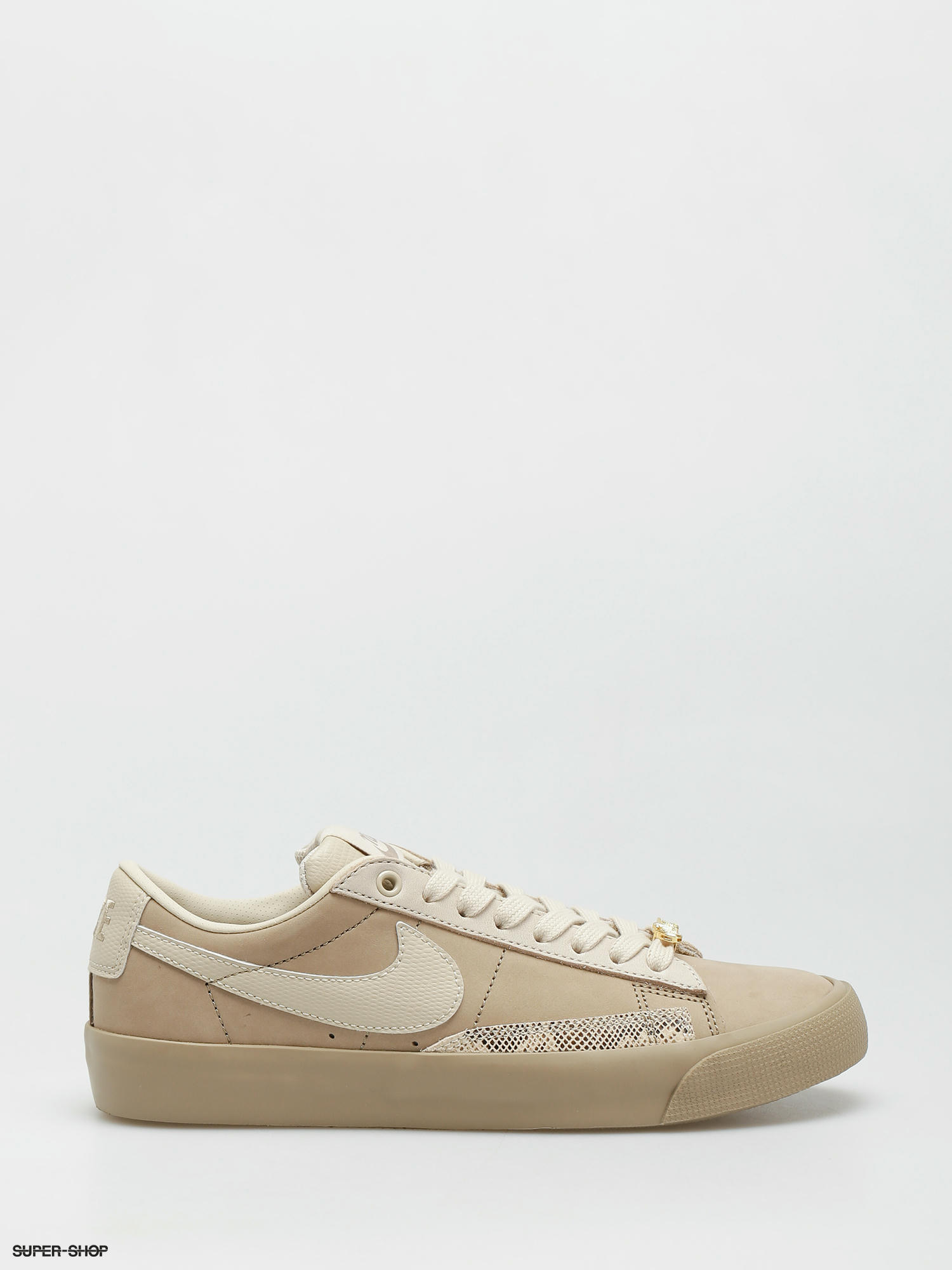 nike blazer low qs