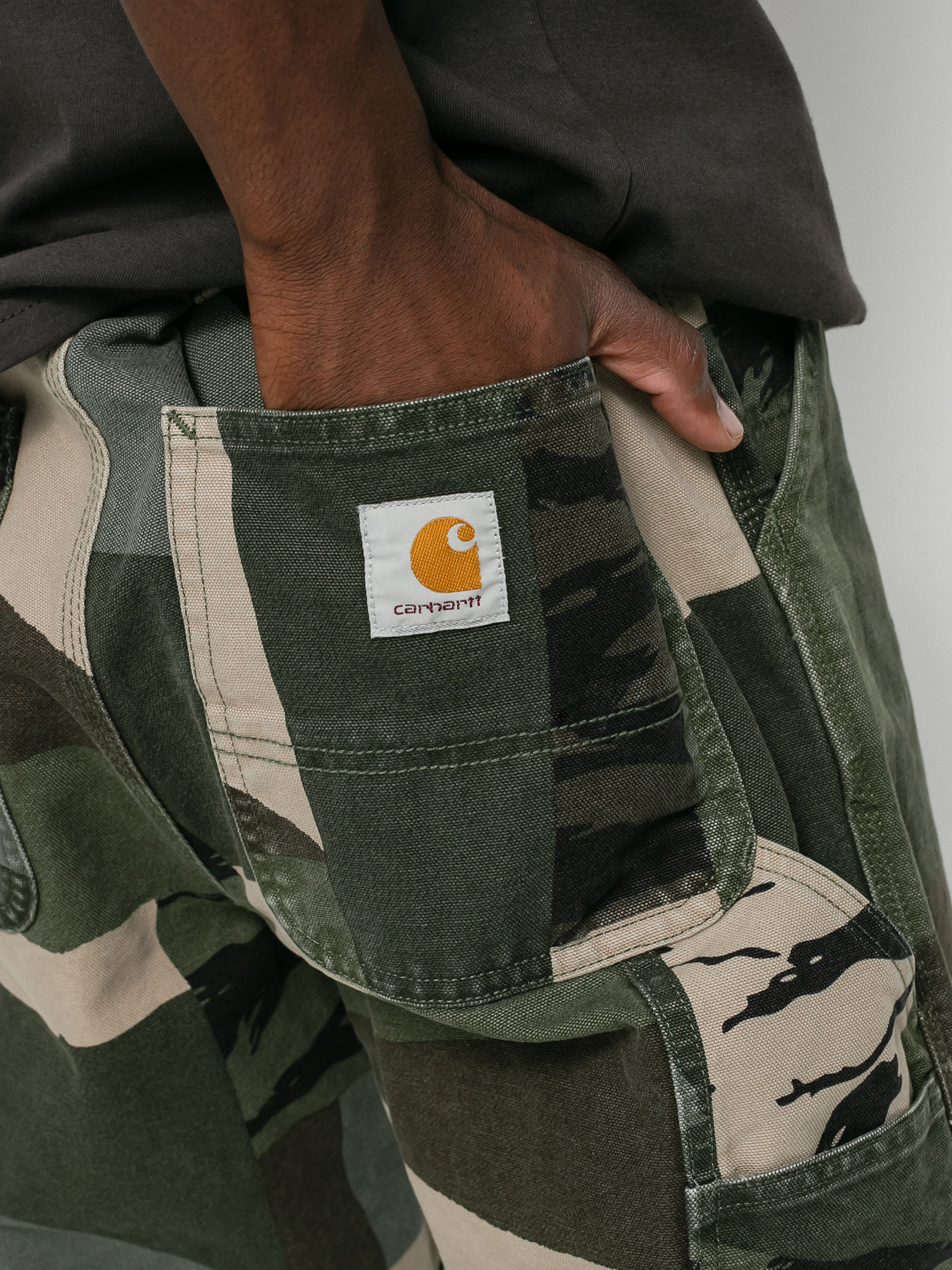 Carhartt WIP Single Knee Pants (camo mend)