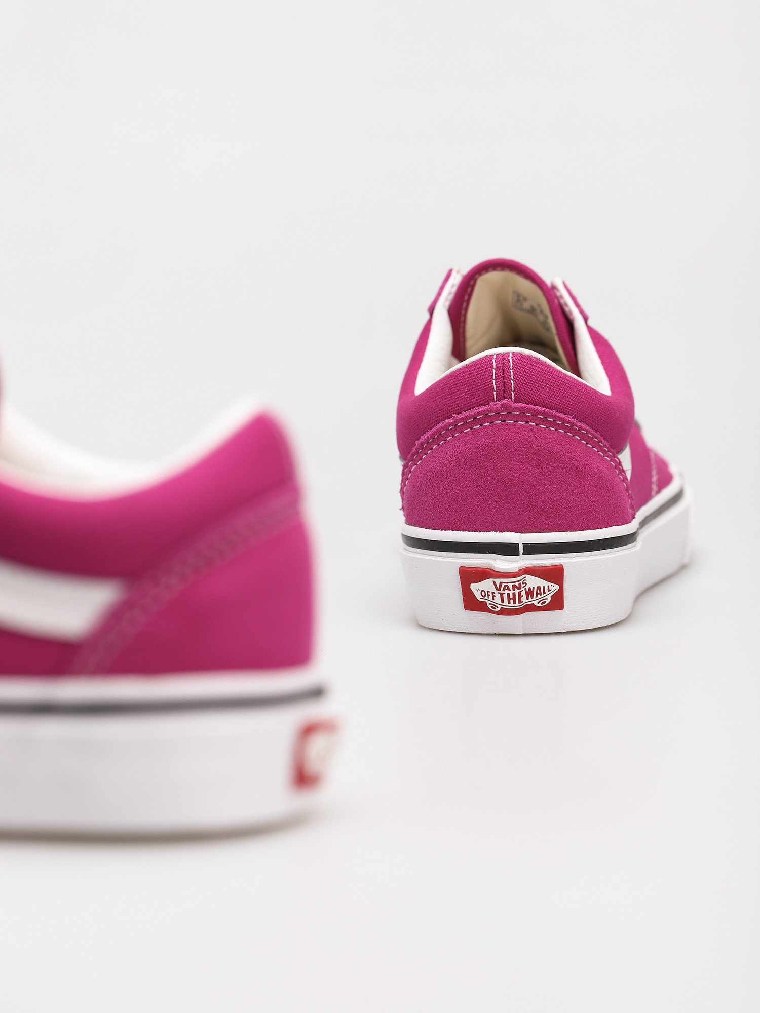 Vans Old Skool Shoes (fuchsia red/true white)