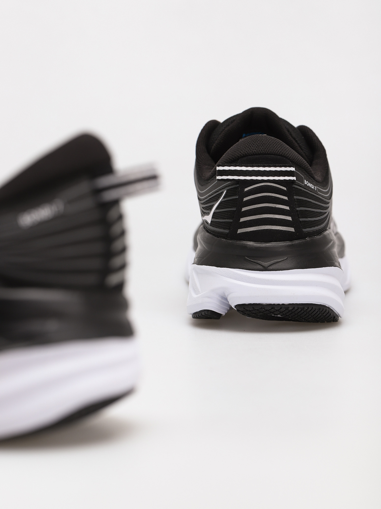 Hoka One One Bondi 7 Shoes (black/white)