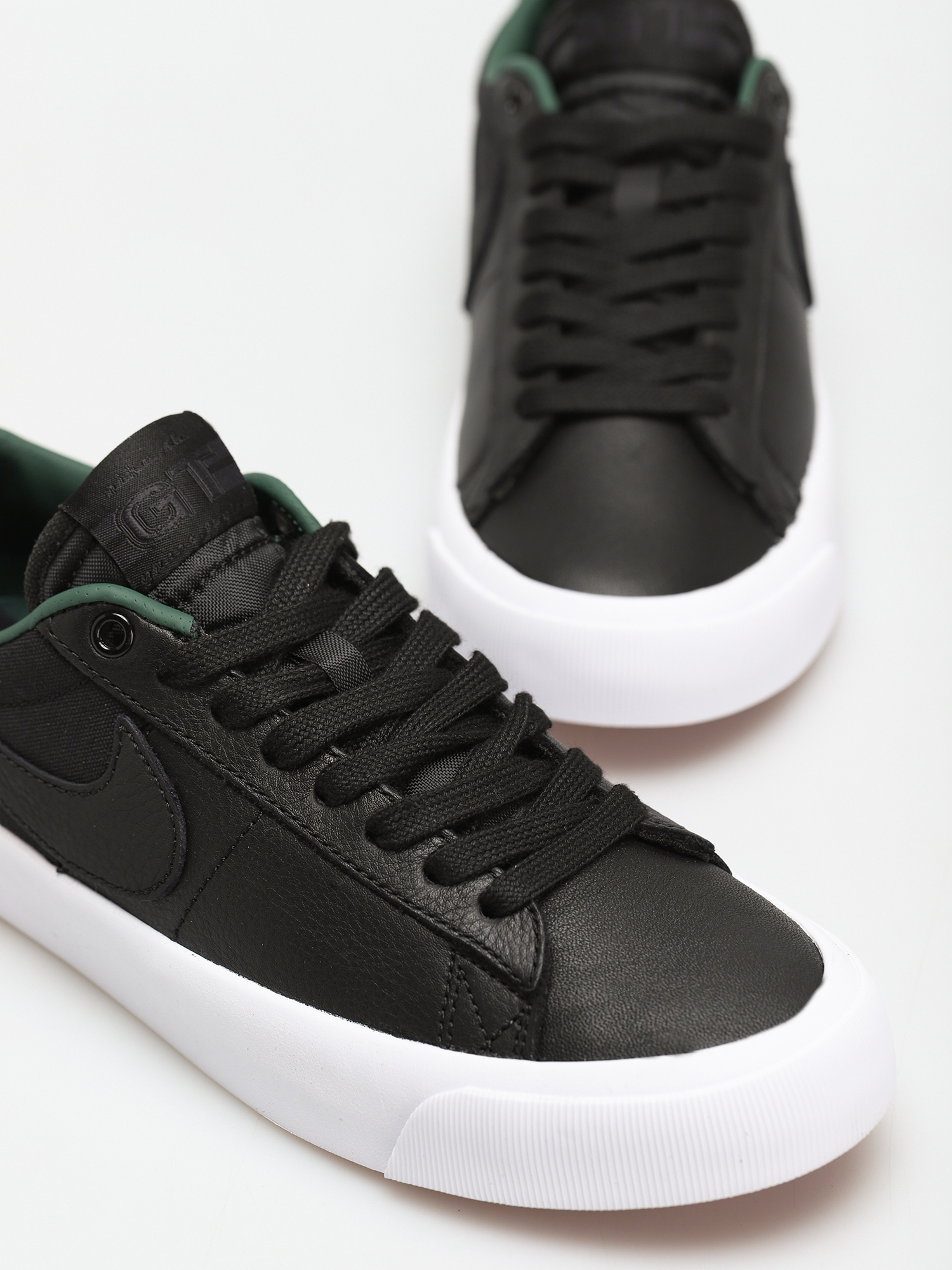 Nike SB Zoom Blazer Low Pro Gt Premium Shoes (black/black varsity red fir)