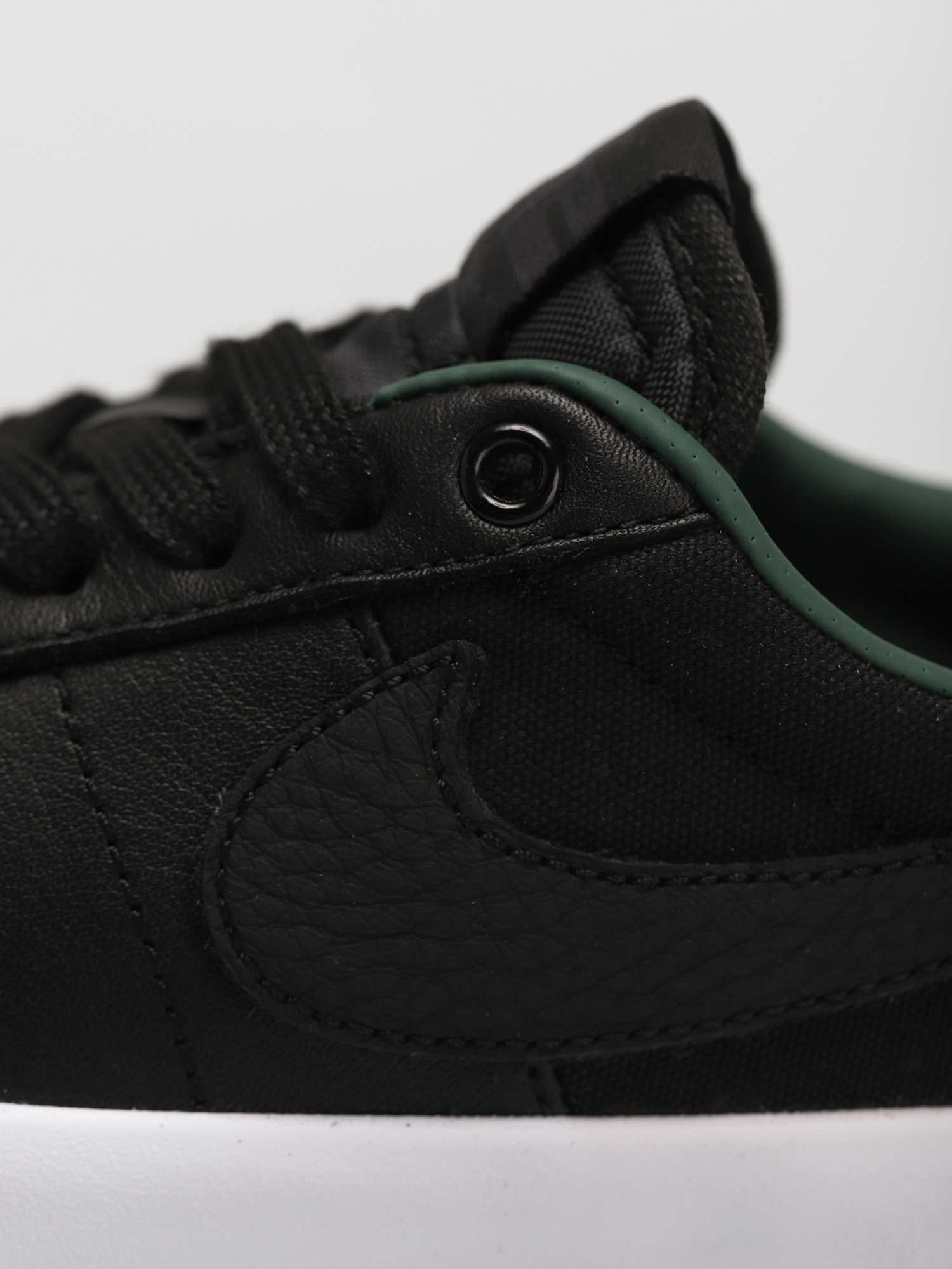 Nike SB Zoom Blazer Low Pro Gt Premium Shoes (black/black varsity red fir)