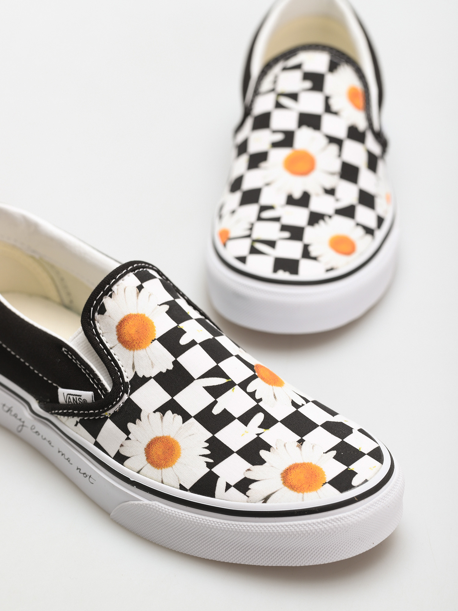 Vans Classic Slip On Shoes (love me/love me not/daisy/true white)