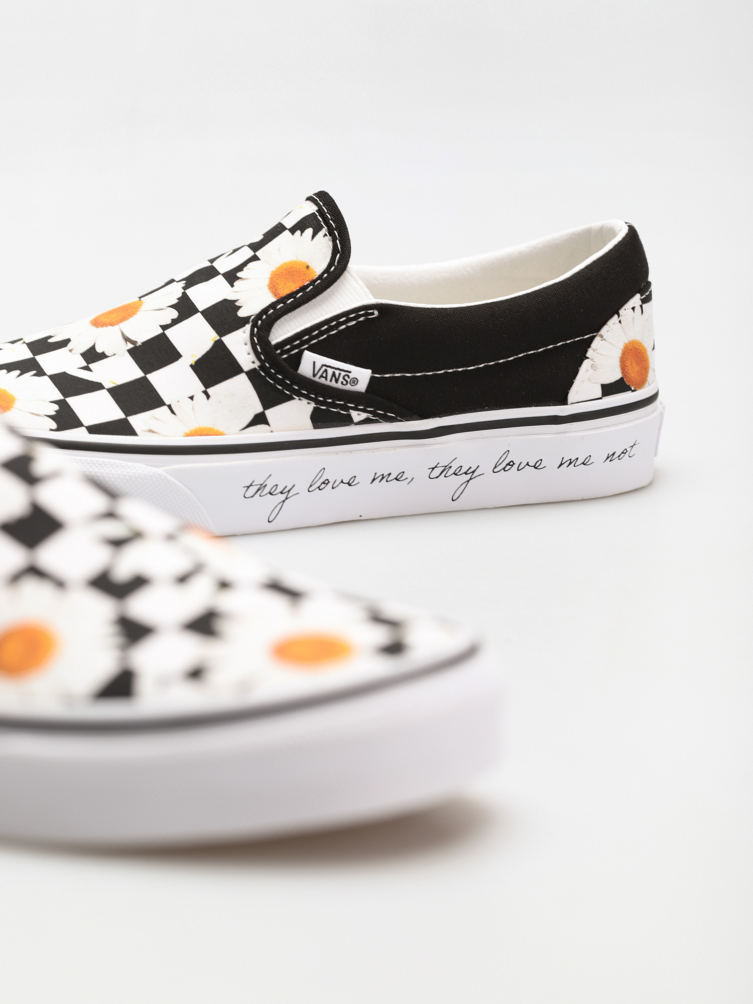 Vans Classic Slip On Shoes (love me/love me not/daisy/true white)