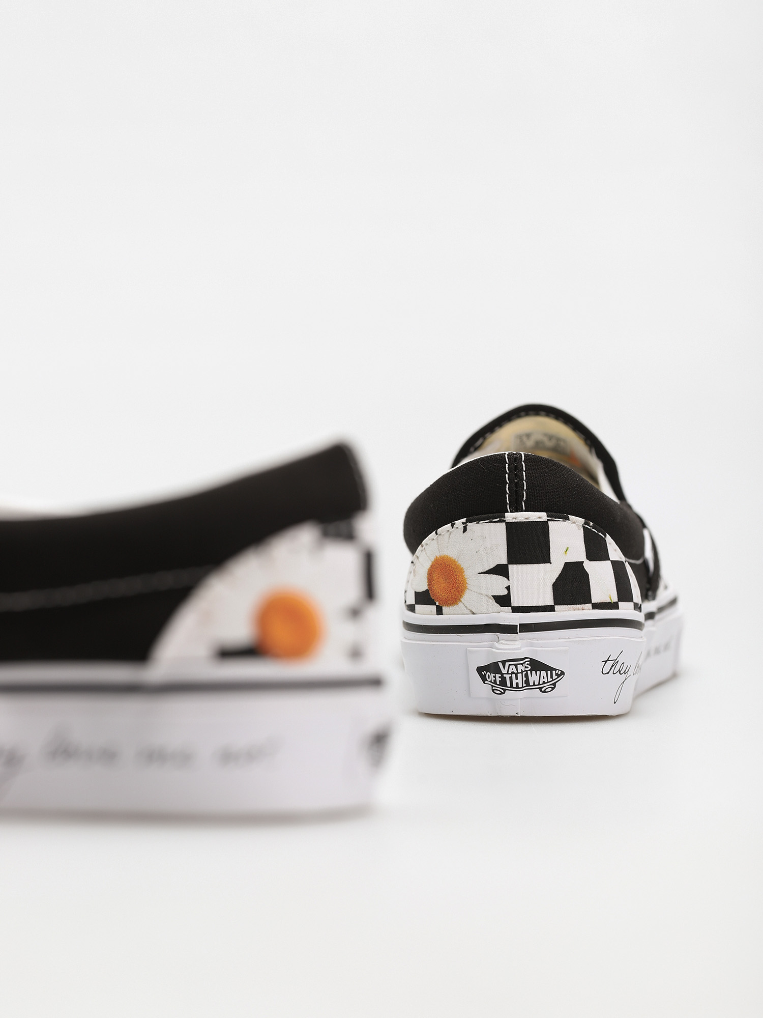 Vans Classic Slip On Shoes (love me/love me not/daisy/true white)