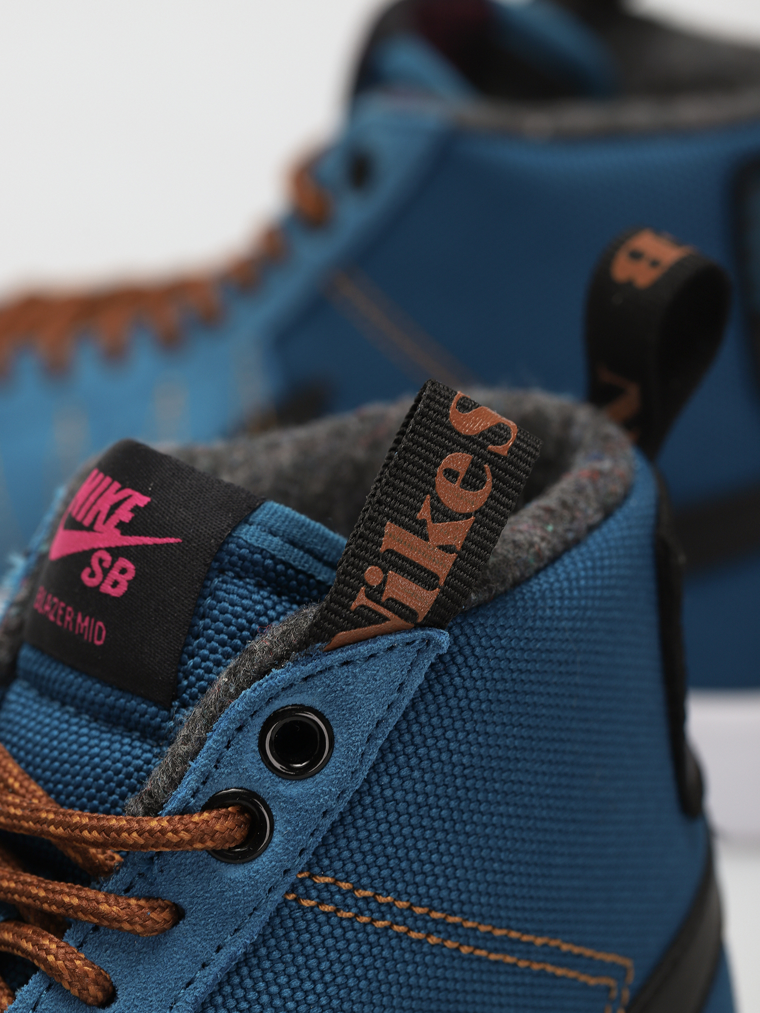 Nike SB Zoom Blazer Mid Premium Shoes (marina/black pecan desert ochre)