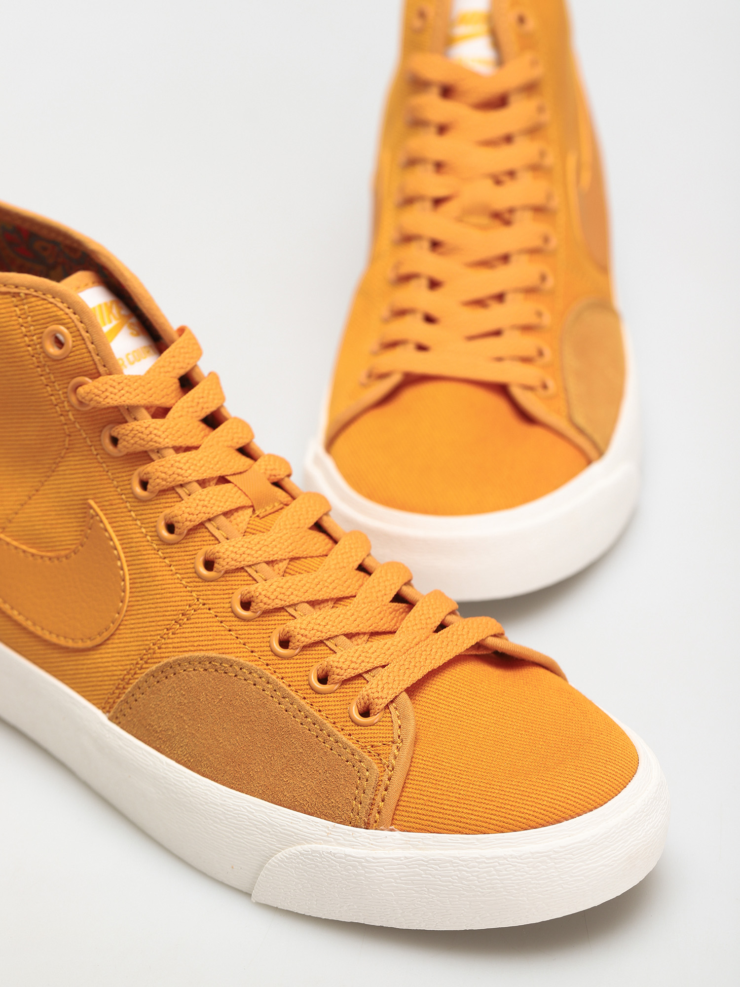 Nike SB BLZR Court Mid Premium Shoes (light curry/light curry light curry sail)