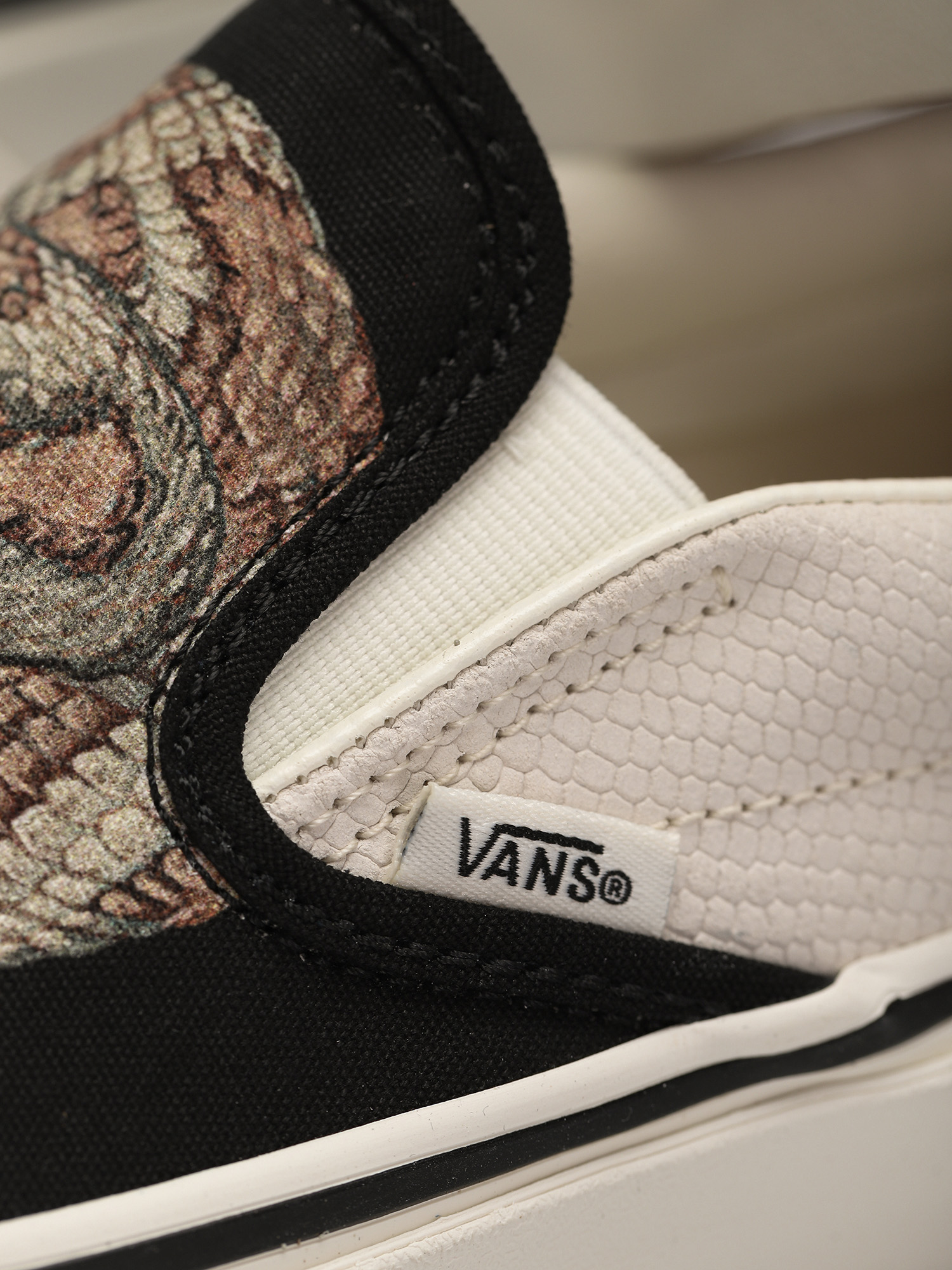 Vans Classic Slip On Shoes (desert/snake/black)