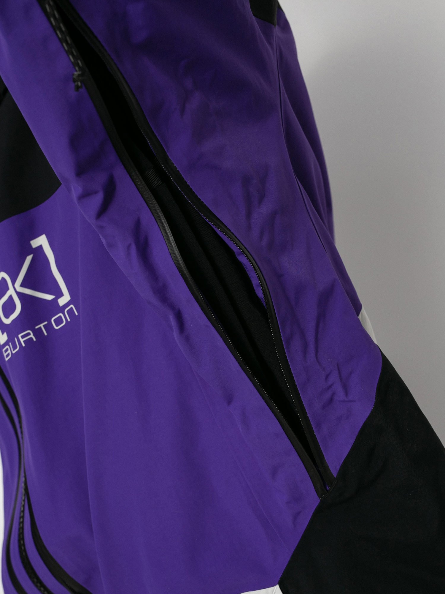 Mens Burton Ak Gore Tex Swash Snowboard jacket (true black/prism violet/lunar gray)