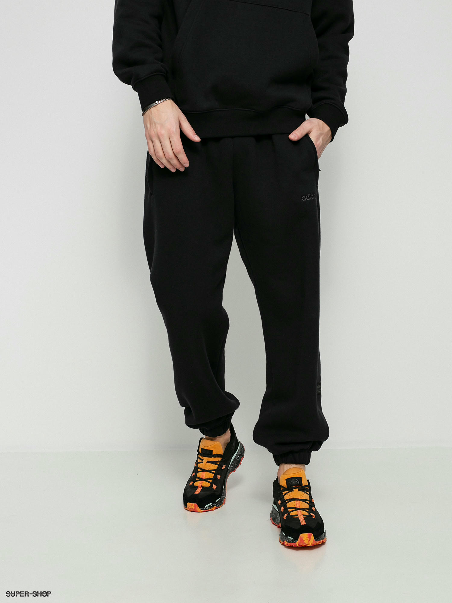 track pant outfit