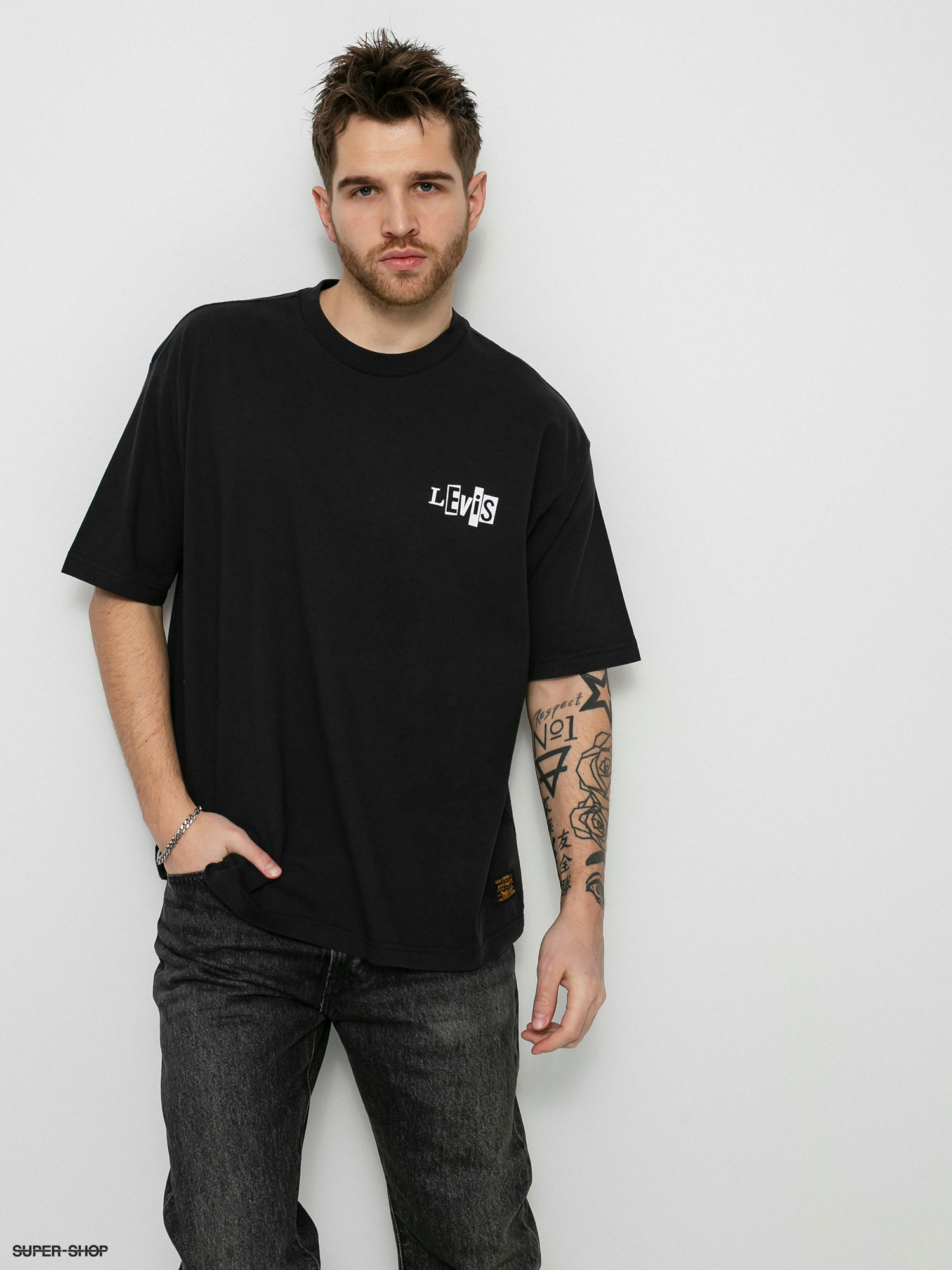 Levis black hotsell t shirt