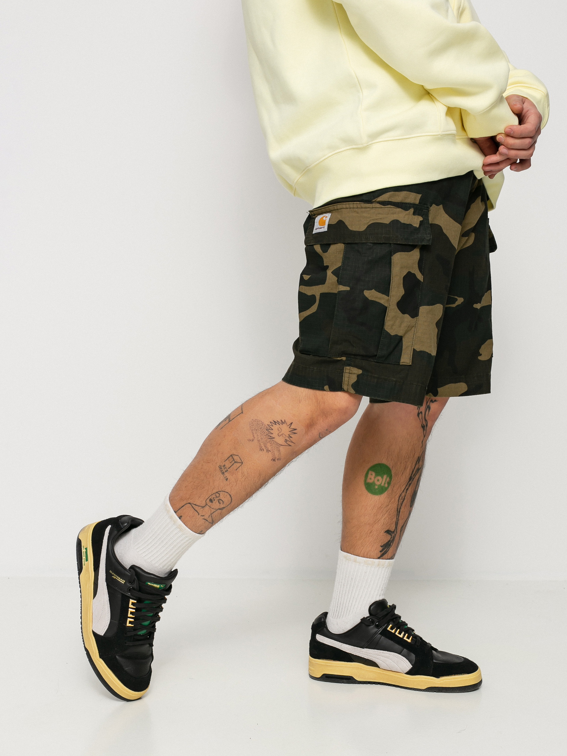 Carhartt WIP Regular Cargo Shorts (camo laurel)