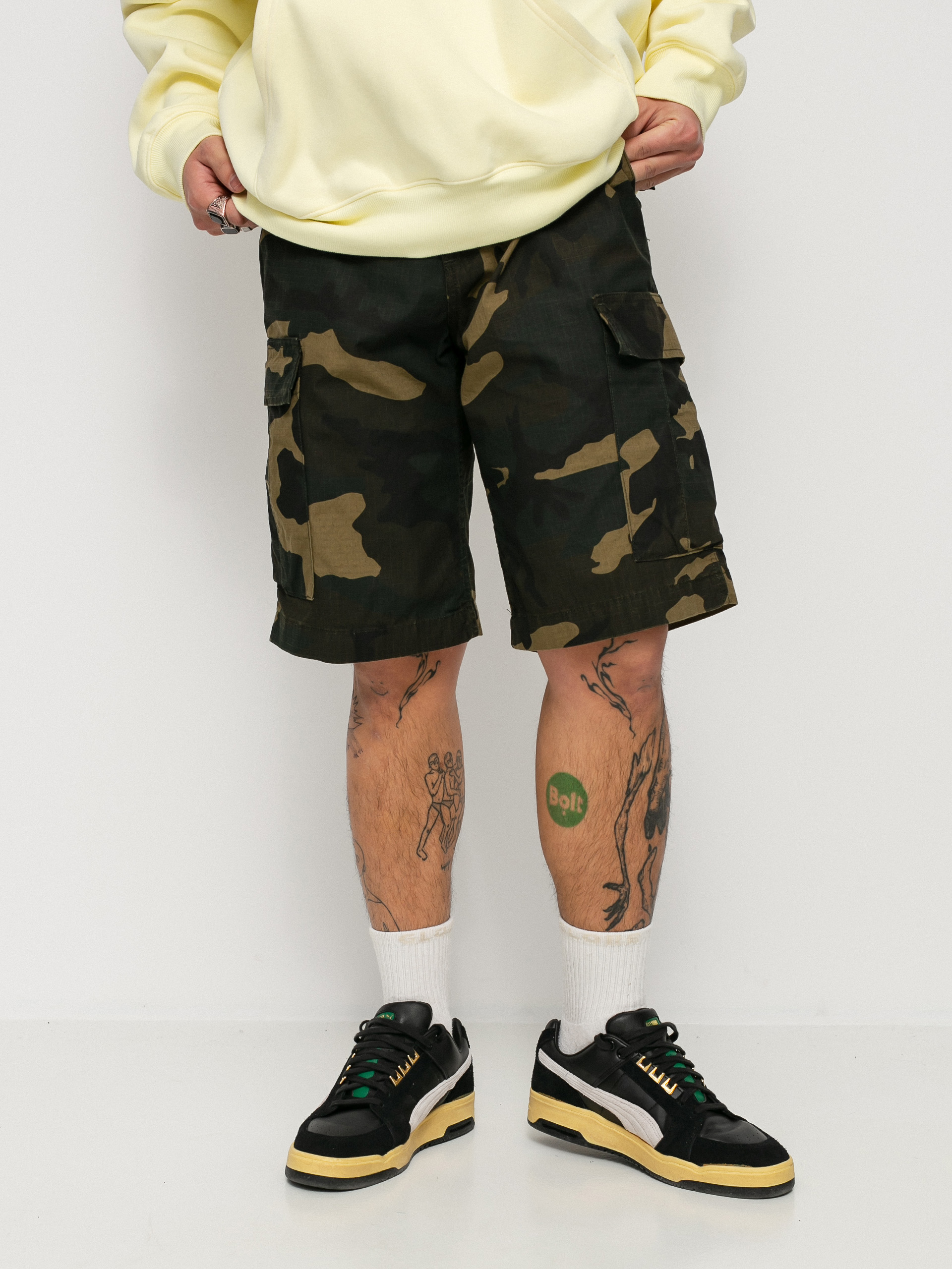 Carhartt WIP Regular Cargo Shorts (camo laurel)