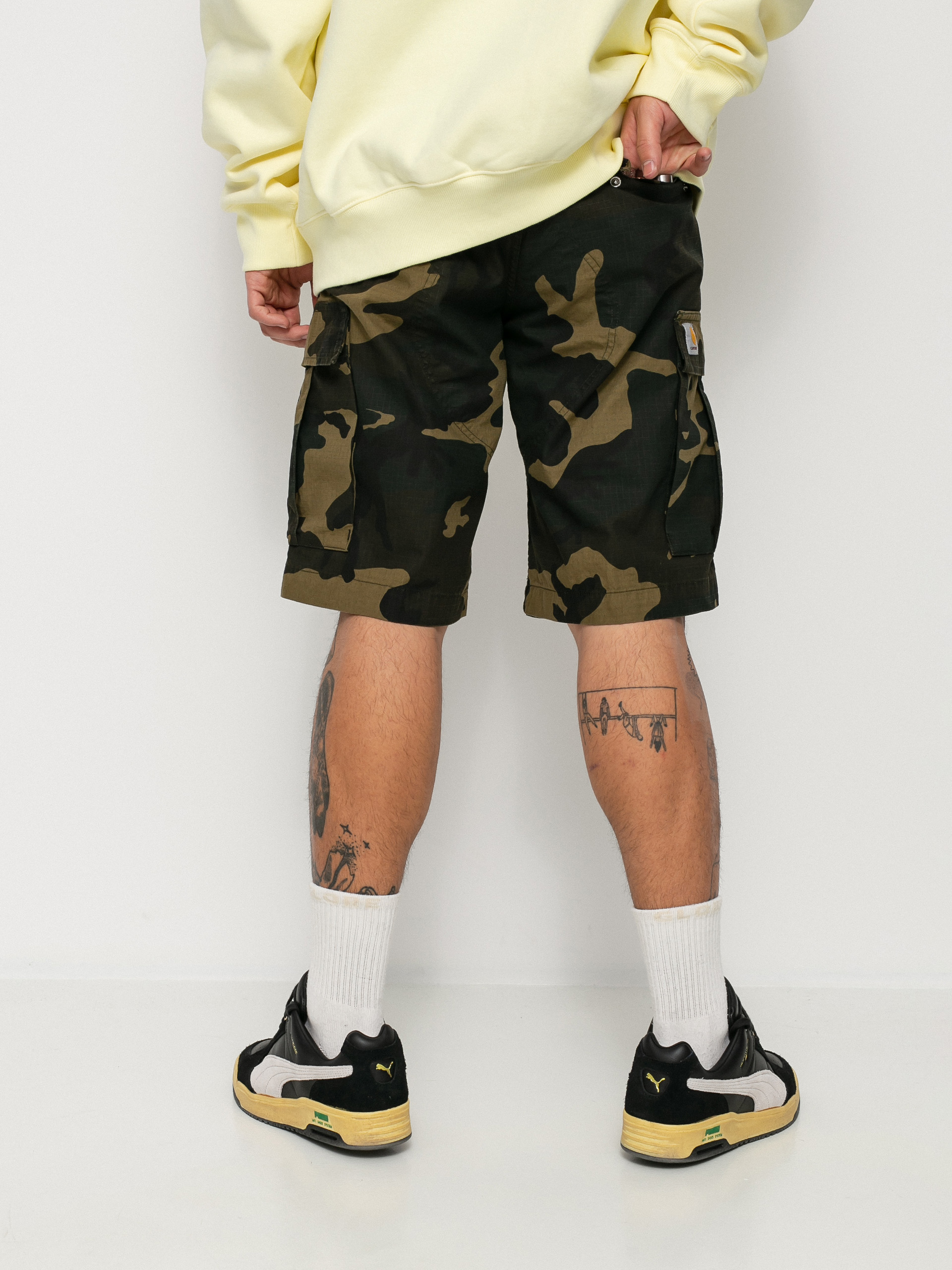 Carhartt WIP Regular Cargo Shorts (camo laurel)