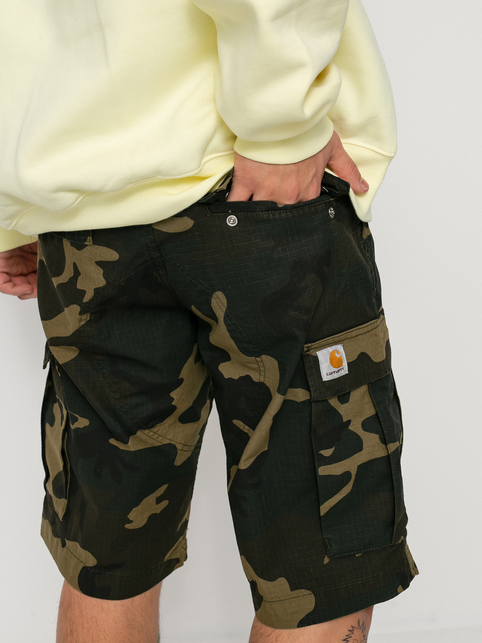Carhartt WIP Regular Cargo Shorts (camo laurel)