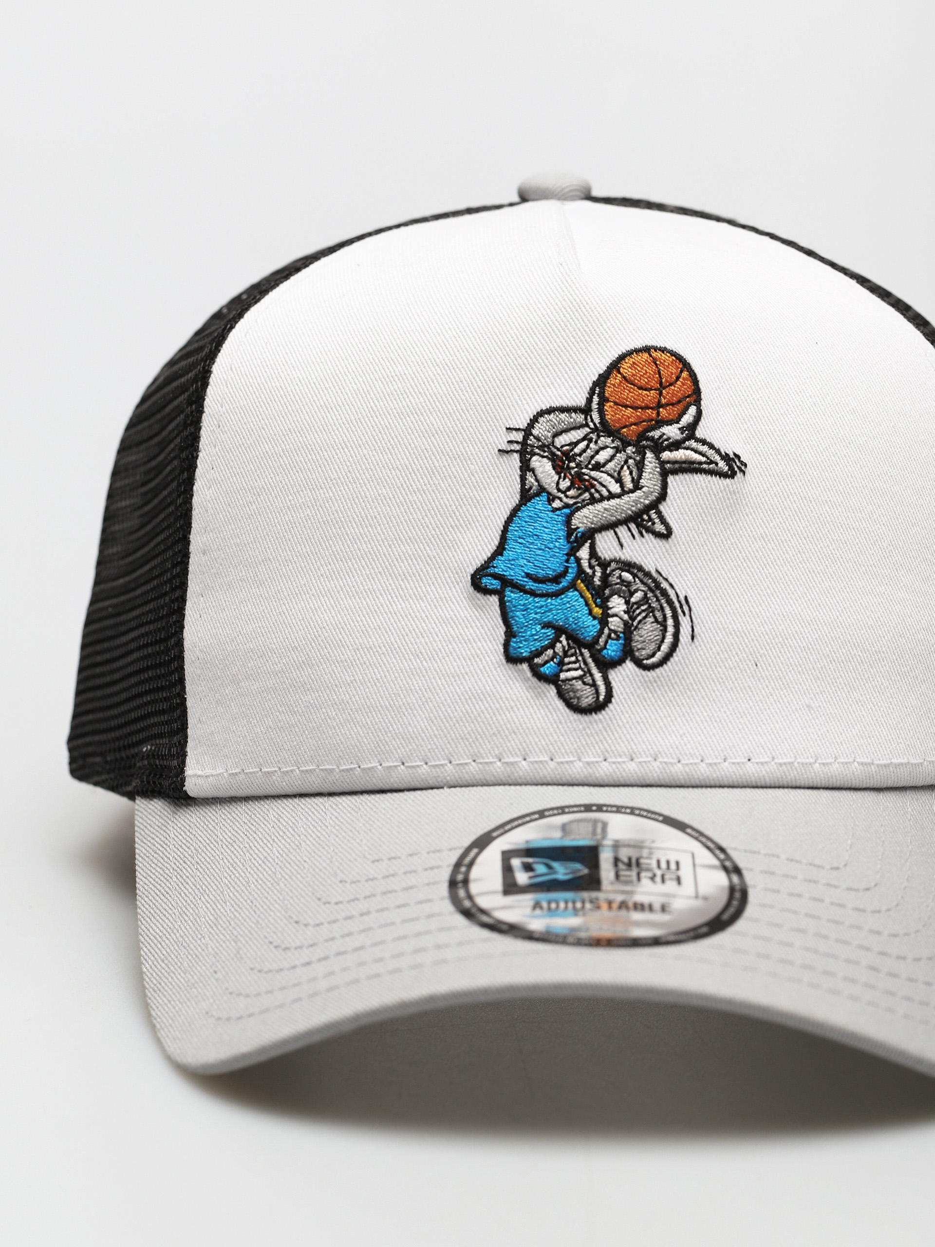 New Era Character Sports Trucker Cap (grey/white/black)