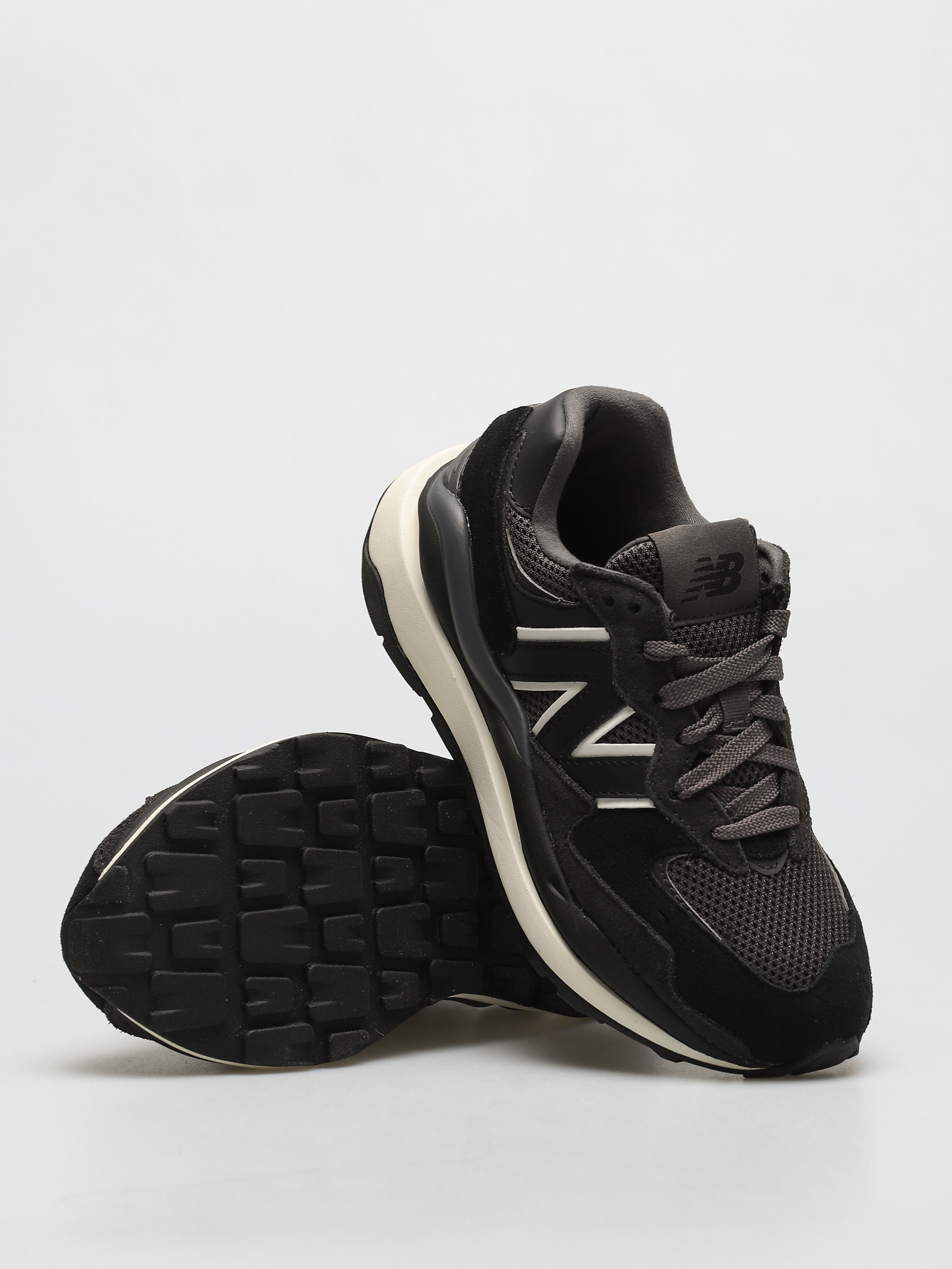 New Balance 5740 Shoes Wmn (black)